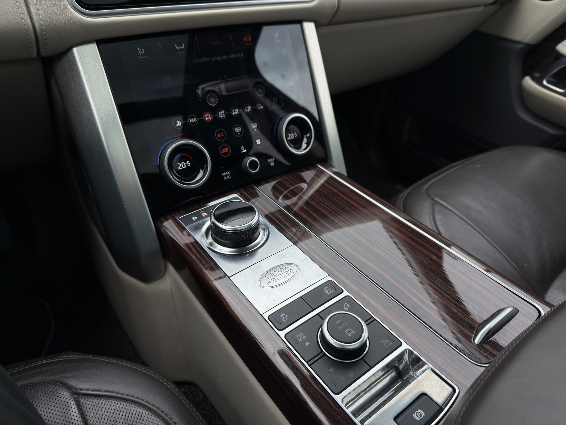 LAND ROVER Range Rover 4.4 SDV8 Autobiography Automatic-image-17