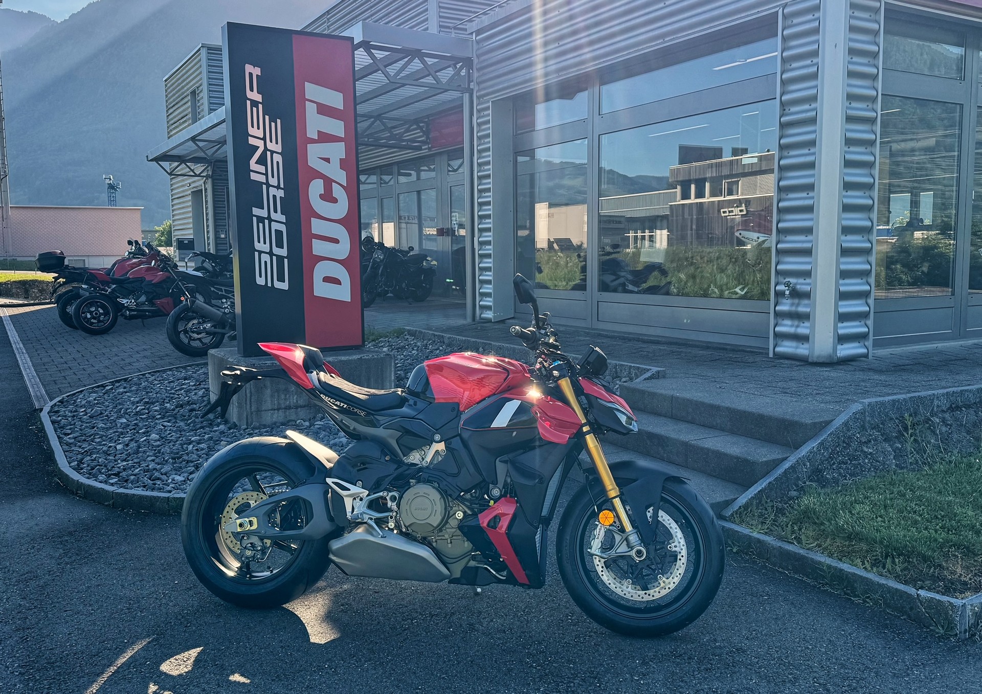DUCATI Streetfighter V4 S Corse-image-3