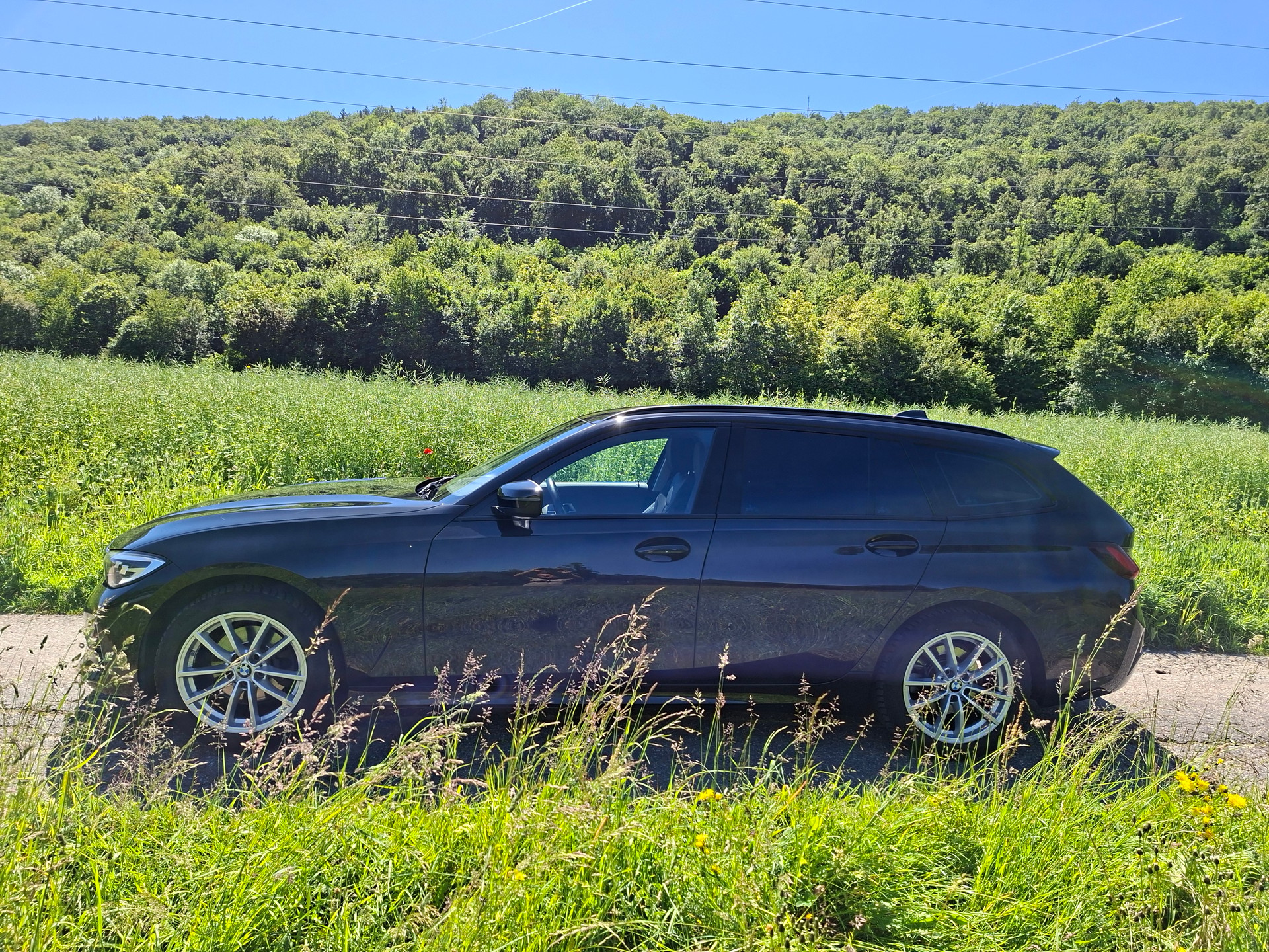 BMW 320d xDrive 48V Touring Steptronic-showroom-element-1