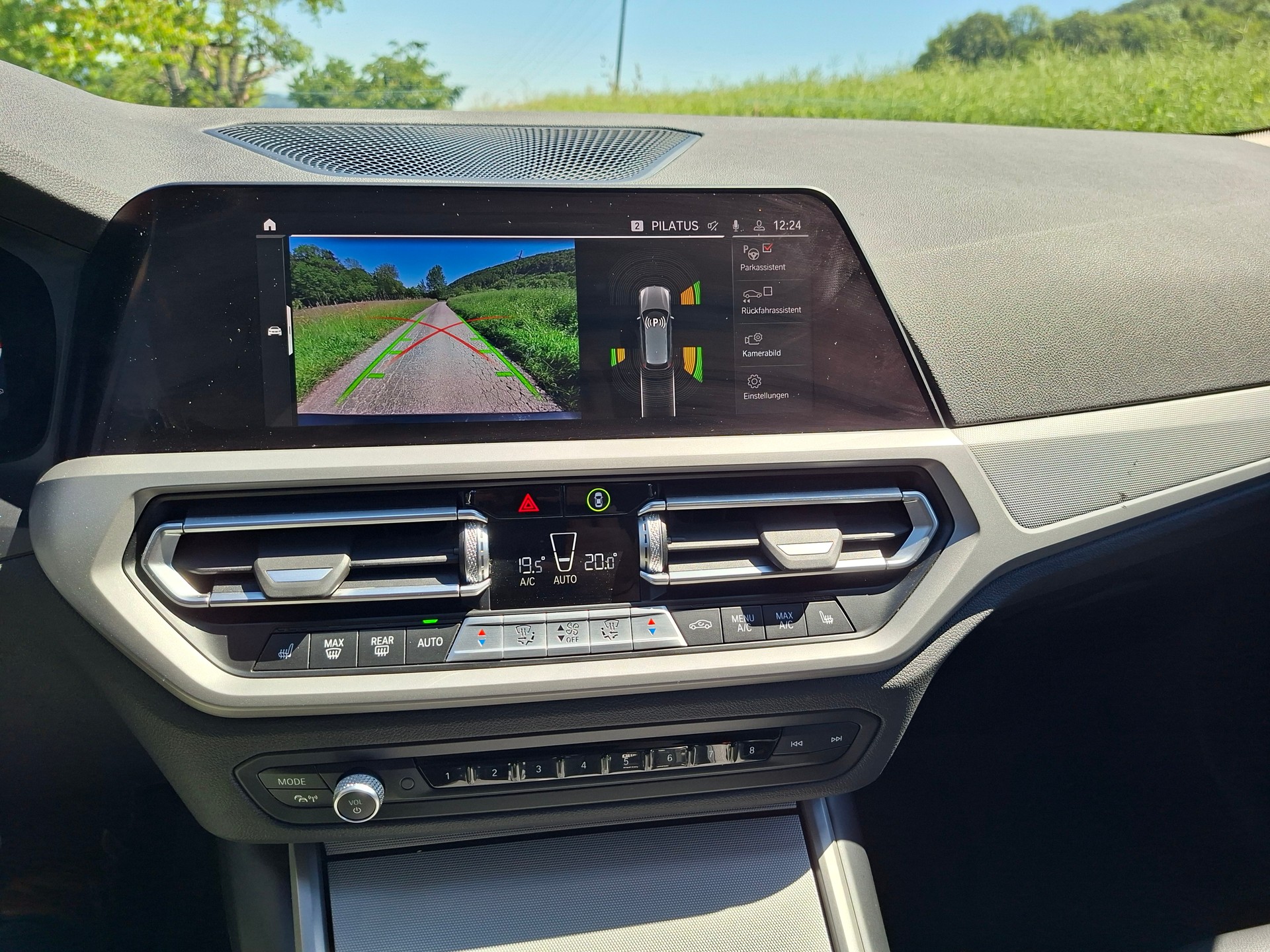 BMW 320d xDrive 48V Touring Steptronic-image-11