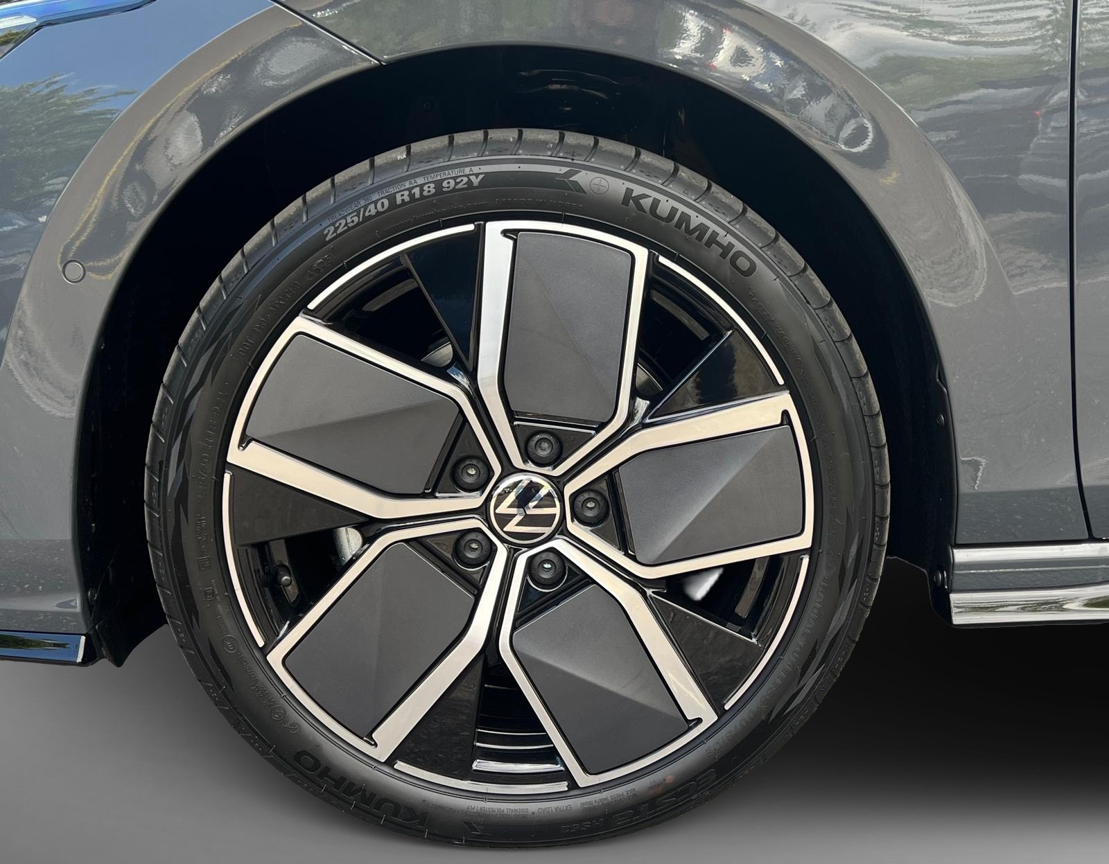 VW Golf Variant R-Line 2.0 TSI 204PS 4Motion-image-3