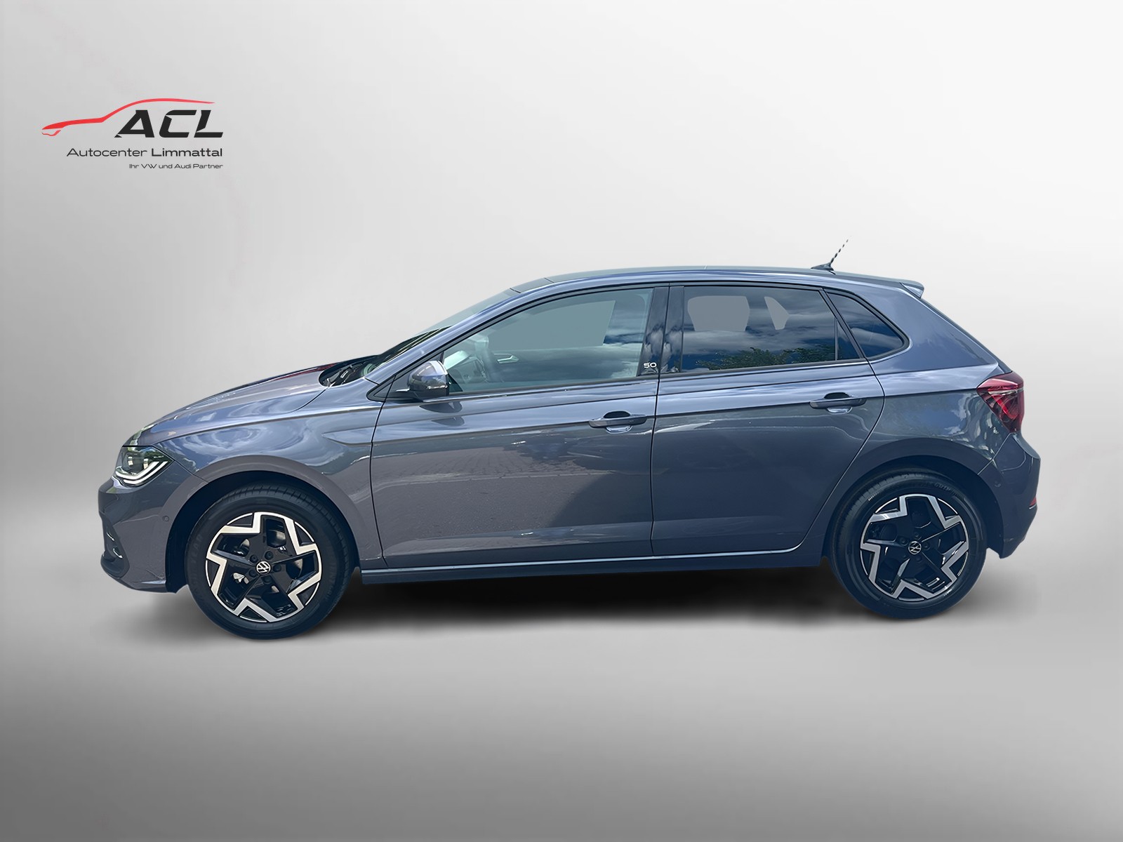 VW Golf Variant R-Line 2.0 TSI 204PS 4Motion-image-2