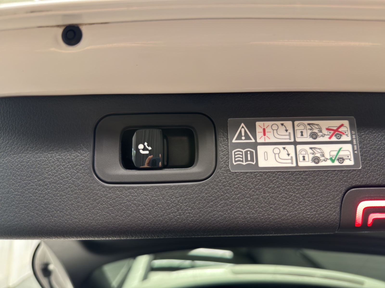 MERCEDES-BENZ C 220 d AMG Line 4Matic Swiss Star T-image-12