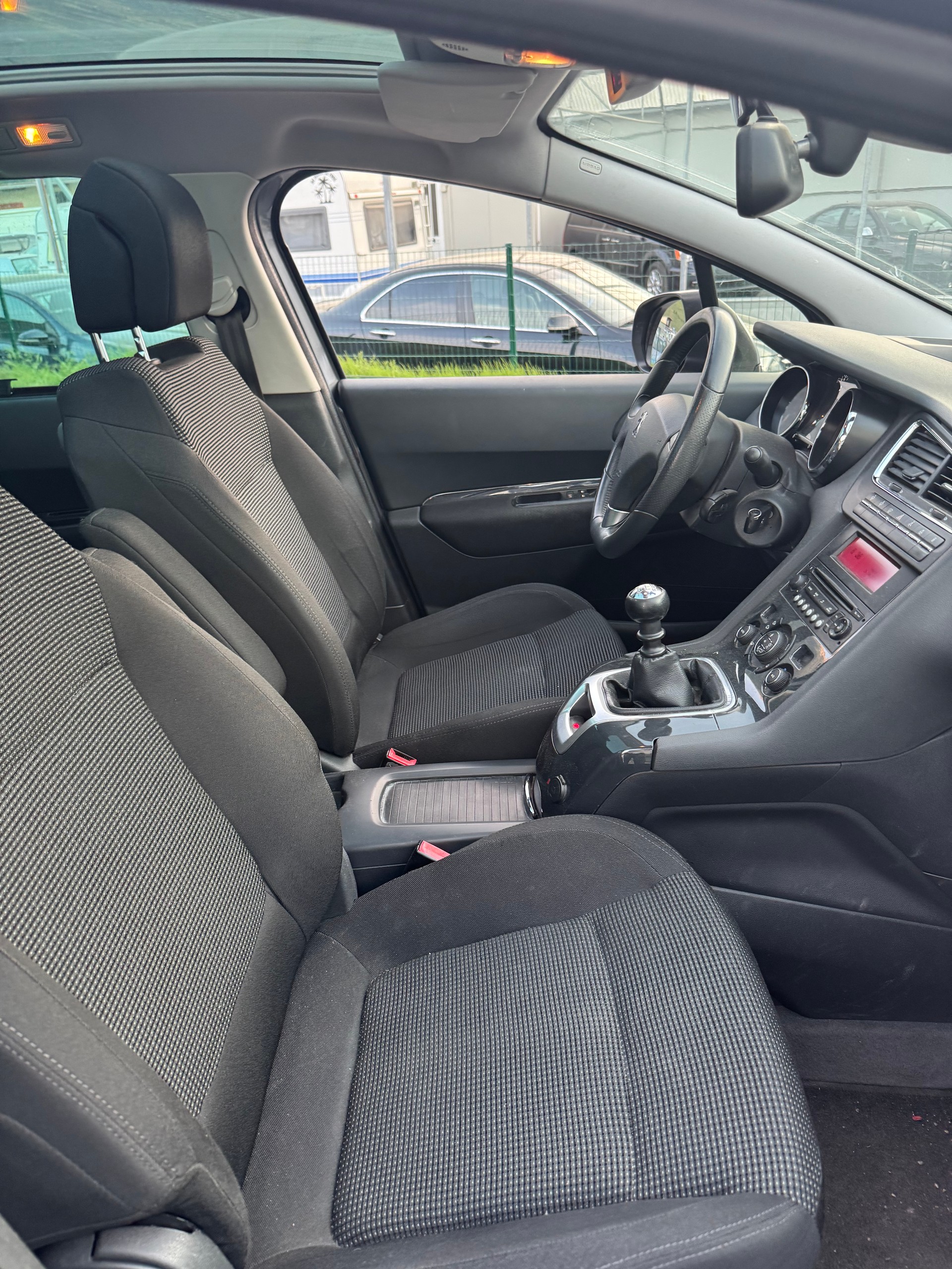 PEUGEOT 5008 1.6 16V T Sport Pack-image-12