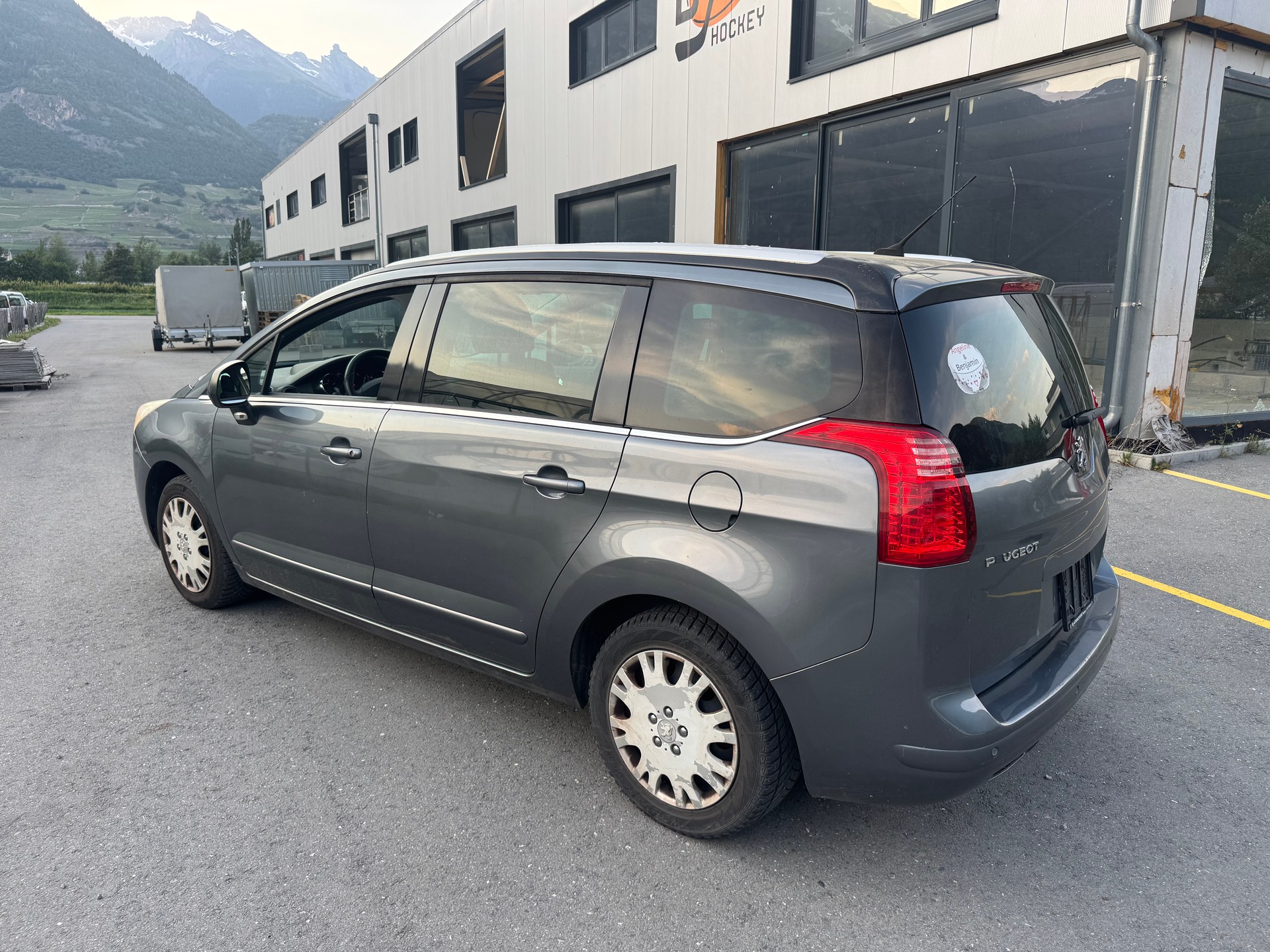 PEUGEOT 5008 1.6 16V T Sport Pack-image-3
