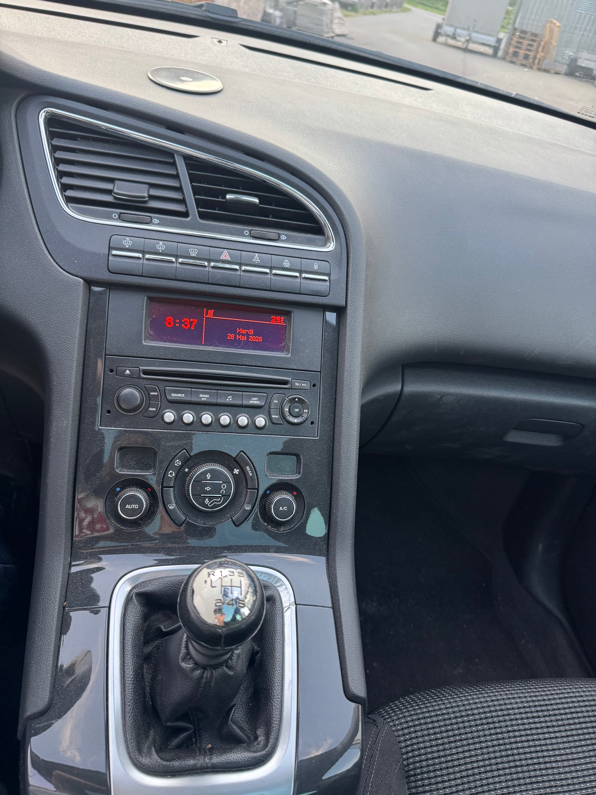 PEUGEOT 5008 1.6 16V T Sport Pack-image-8