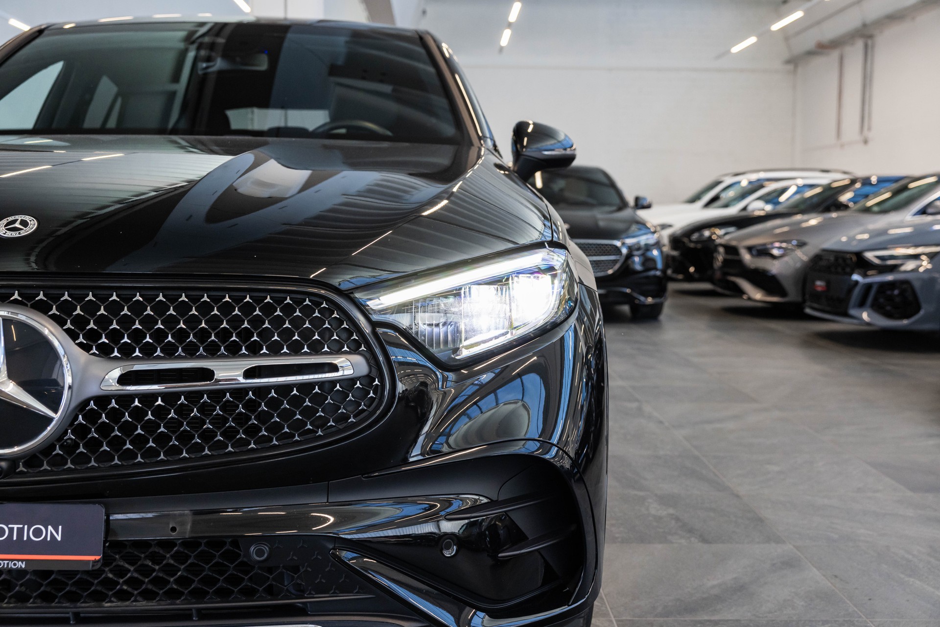 MERCEDES-BENZ GLC 200 AMG Line 4matic Coupé / Panorama / Head-Up Display / Ambientebeleuchtung-image-8