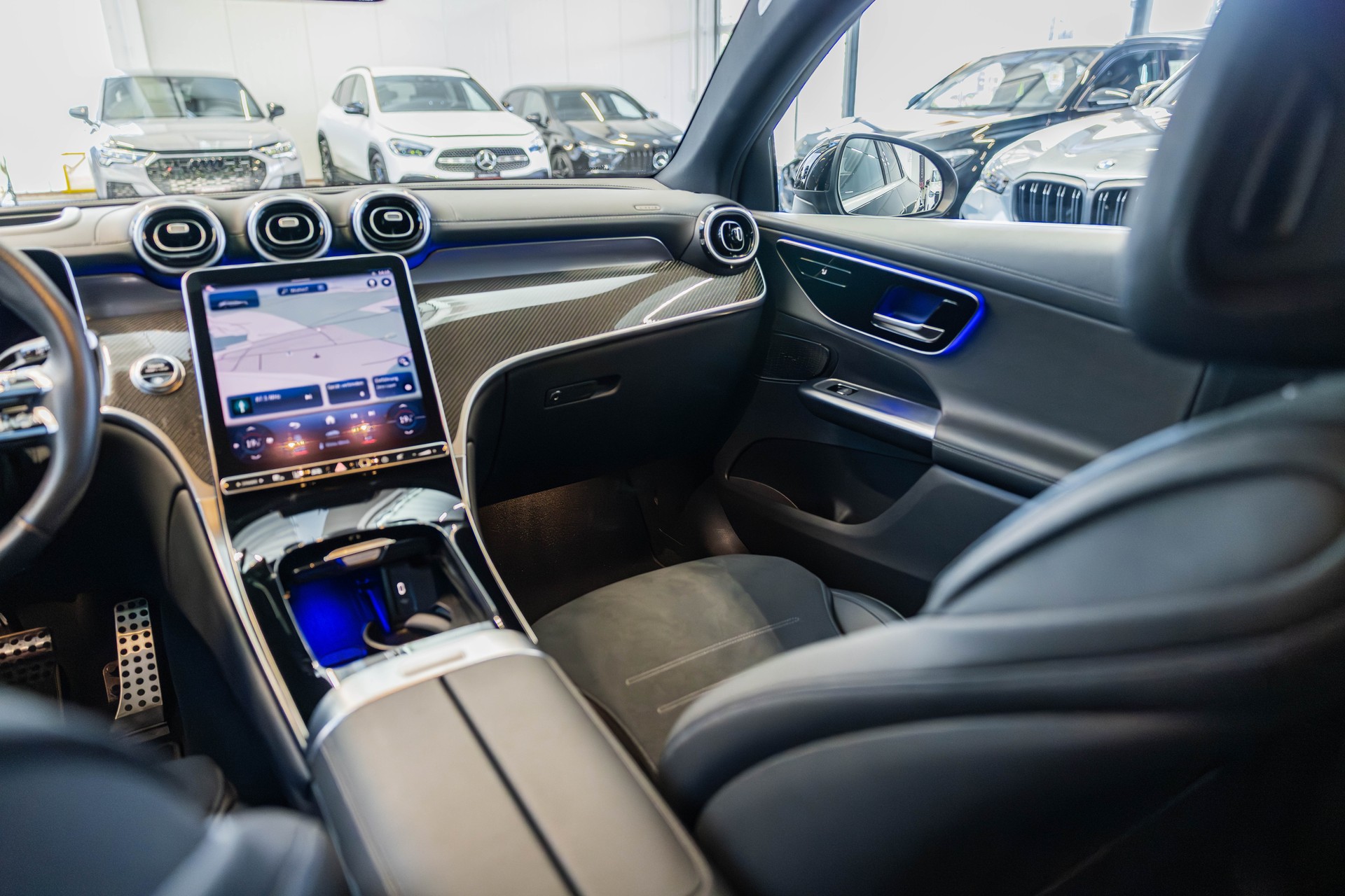 MERCEDES-BENZ GLC 200 AMG Line 4matic Coupé / Panorama / Head-Up Display / Ambientebeleuchtung-image-20