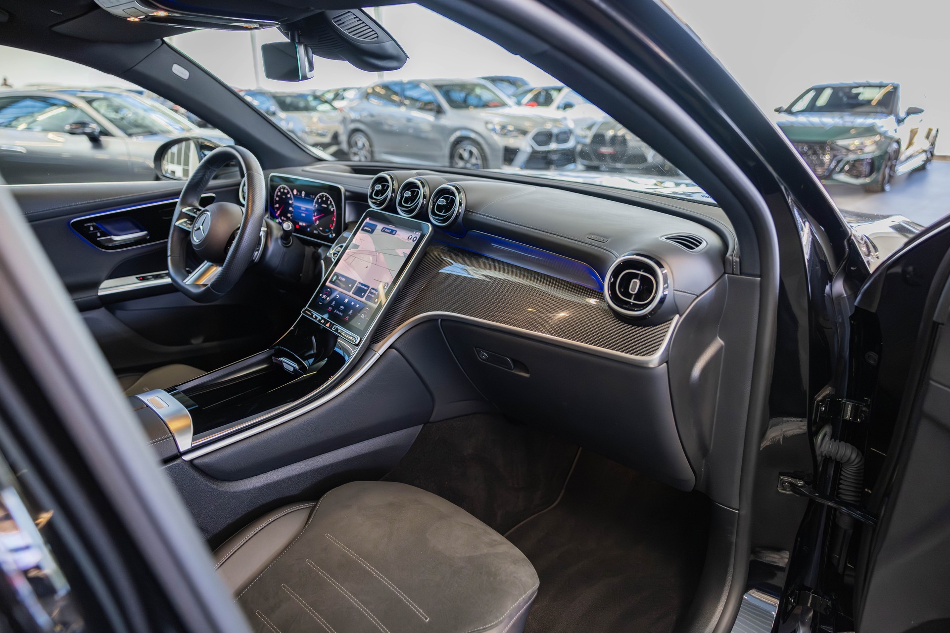 MERCEDES-BENZ GLC 200 AMG Line 4matic Coupé / Panorama / Head-Up Display / Ambientebeleuchtung-image-21