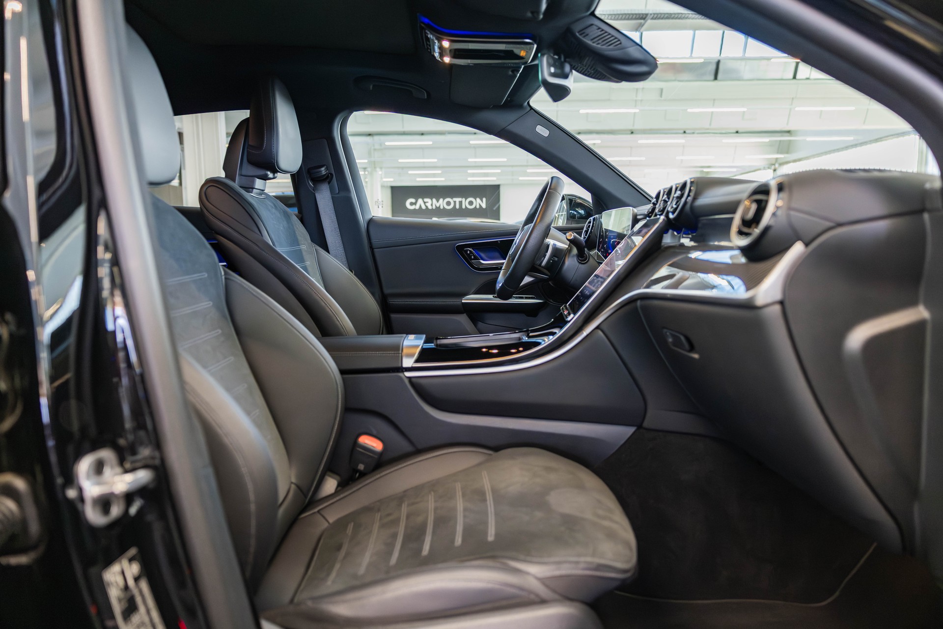 MERCEDES-BENZ GLC 200 AMG Line 4matic Coupé / Panorama / Head-Up Display / Ambientebeleuchtung-image-17
