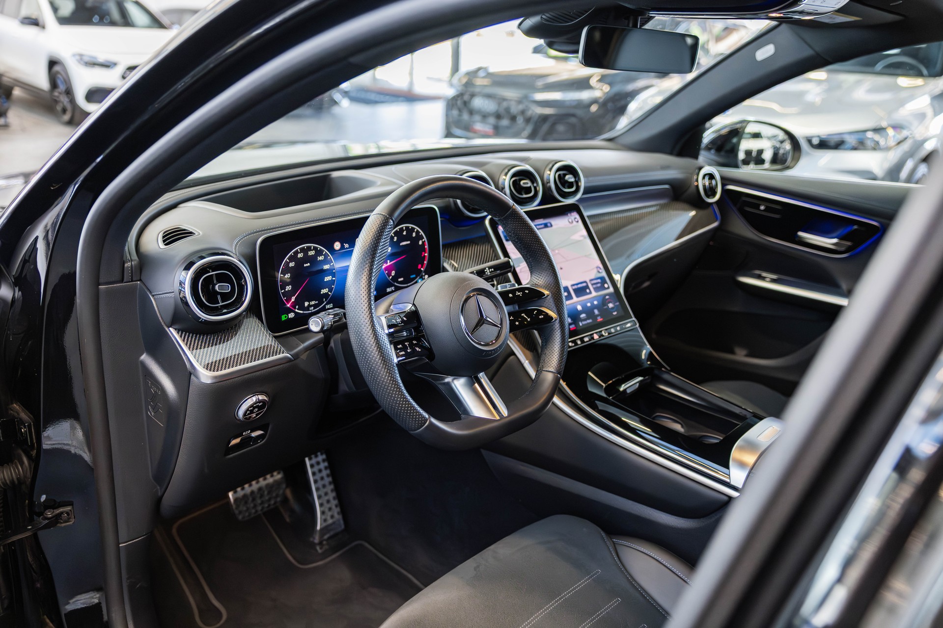 MERCEDES-BENZ GLC 200 AMG Line 4matic Coupé / Panorama / Head-Up Display / Ambientebeleuchtung-image-10