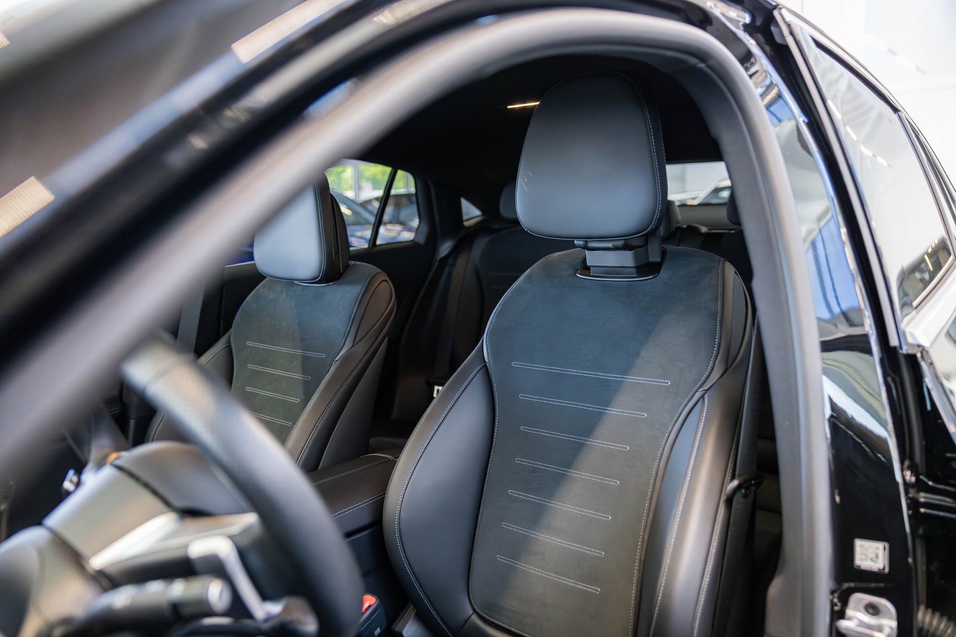 MERCEDES-BENZ GLC 200 AMG Line 4matic Coupé / Panorama / Head-Up Display / Ambientebeleuchtung-image-13