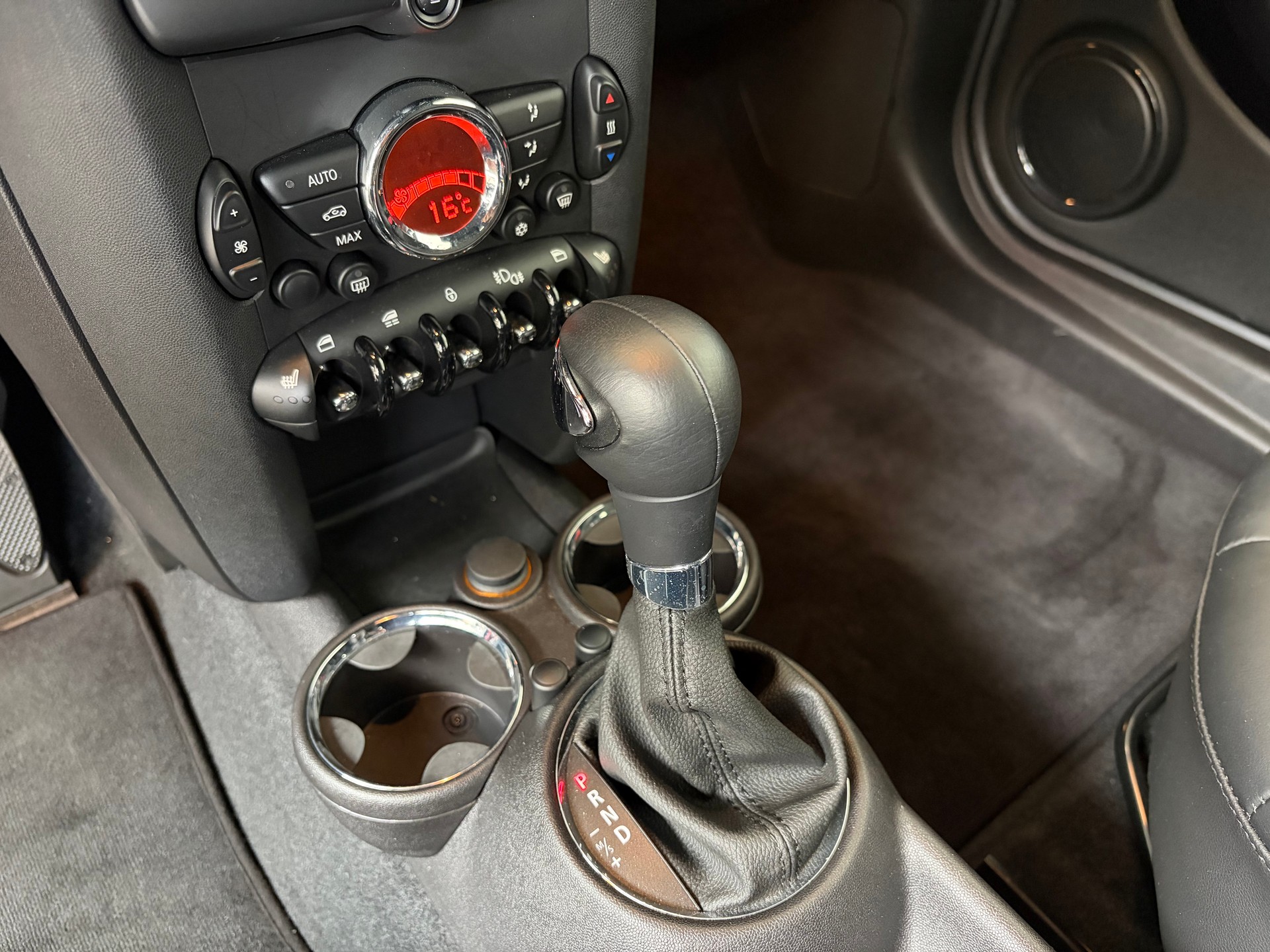 MINI Cooper Cabriolet Steptronic-image-9