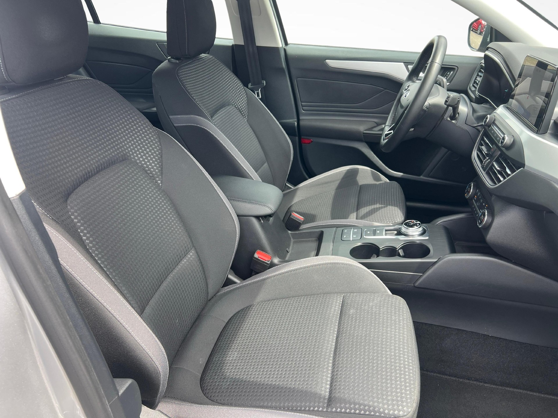 FORD Focus Station Wagon 1.5i EcoB SCTi 150 Cool & Connect-image-10