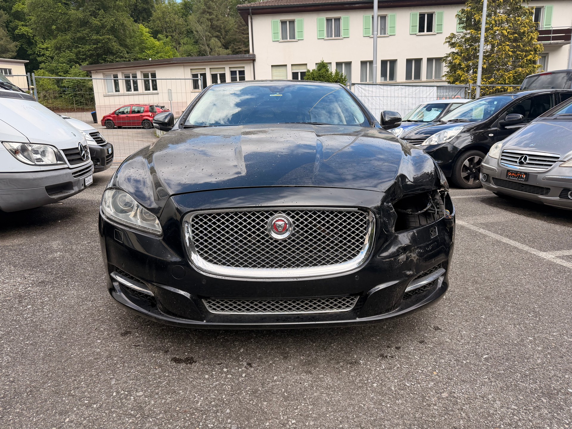 JAGUAR XJ 3.0 V6 S/C Premium Luxury Automatic AWD