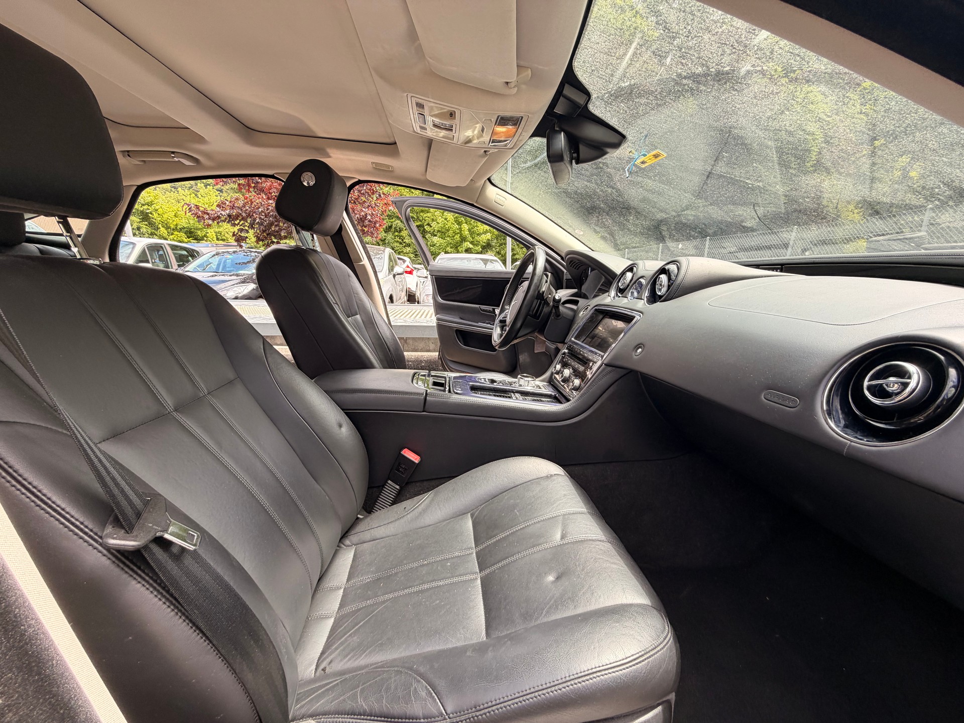 JAGUAR XJ 3.0 V6 S/C Premium Luxury Automatic AWD-image-11