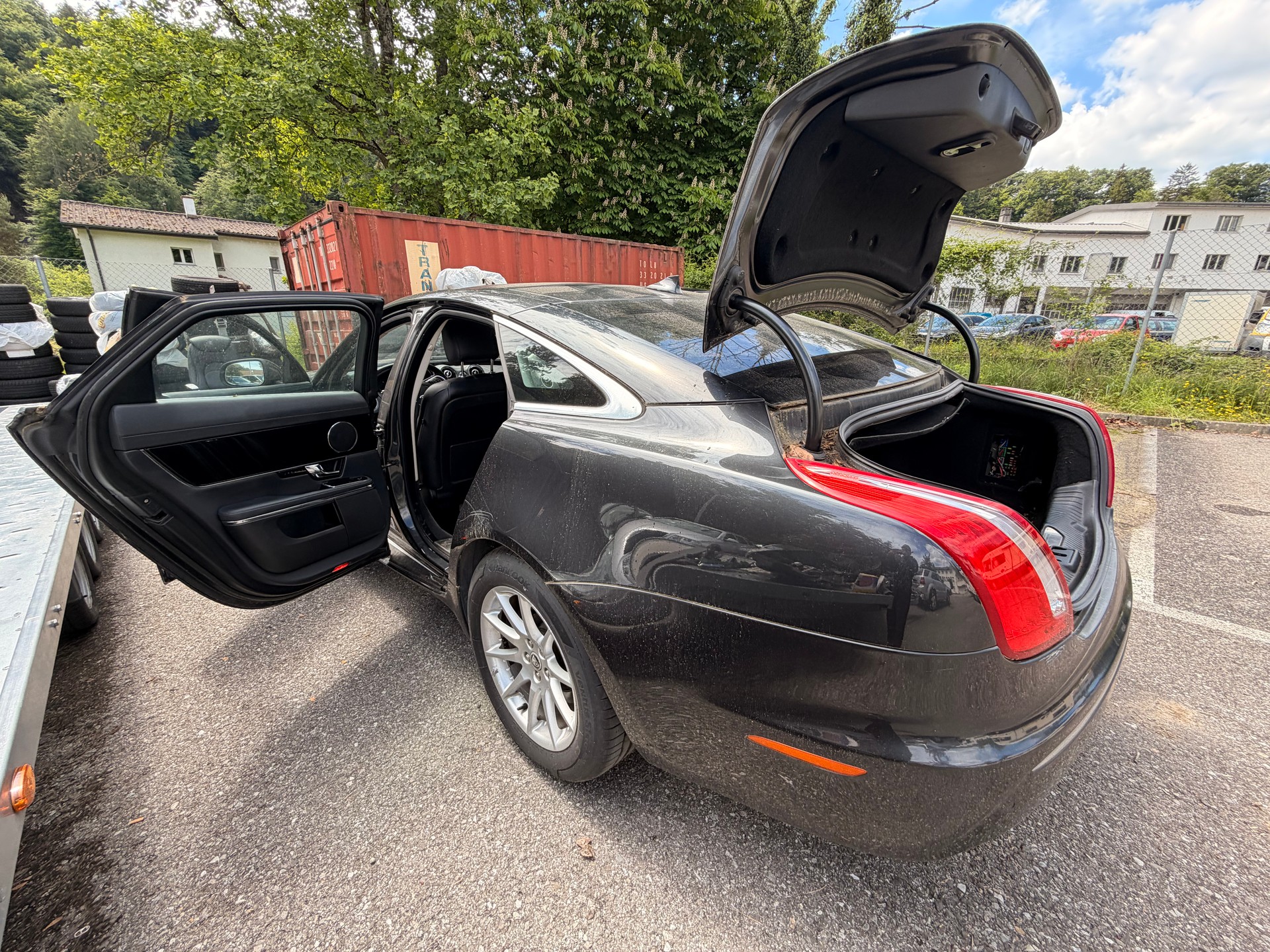 JAGUAR XJ 3.0 V6 S/C Premium Luxury Automatic AWD-image-18