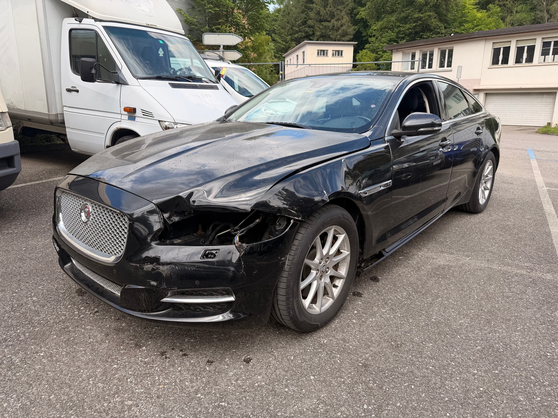 JAGUAR XJ 3.0 V6 S/C Premium Luxury Automatic AWD-showroom-element-1