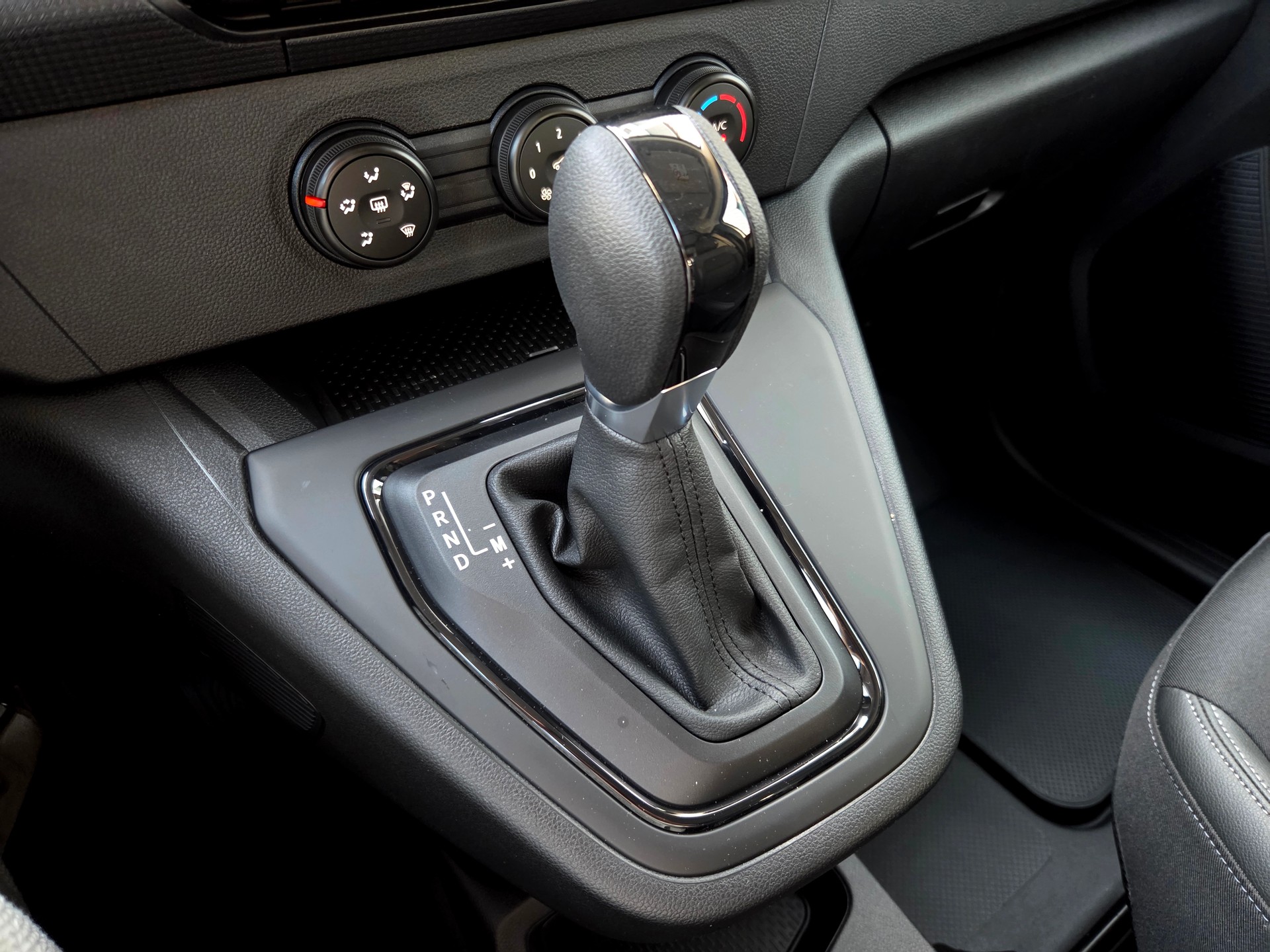 RENAULT Kangoo Van 1.3 TCe 130 Extra-image-11