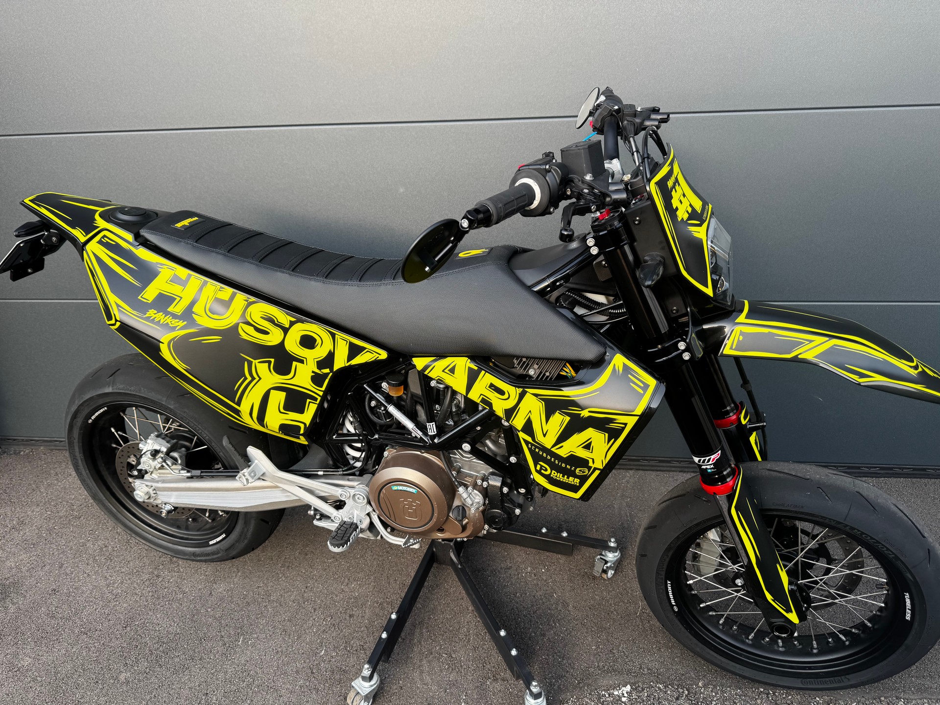 HUSQVARNA 701 Supermoto-image-0