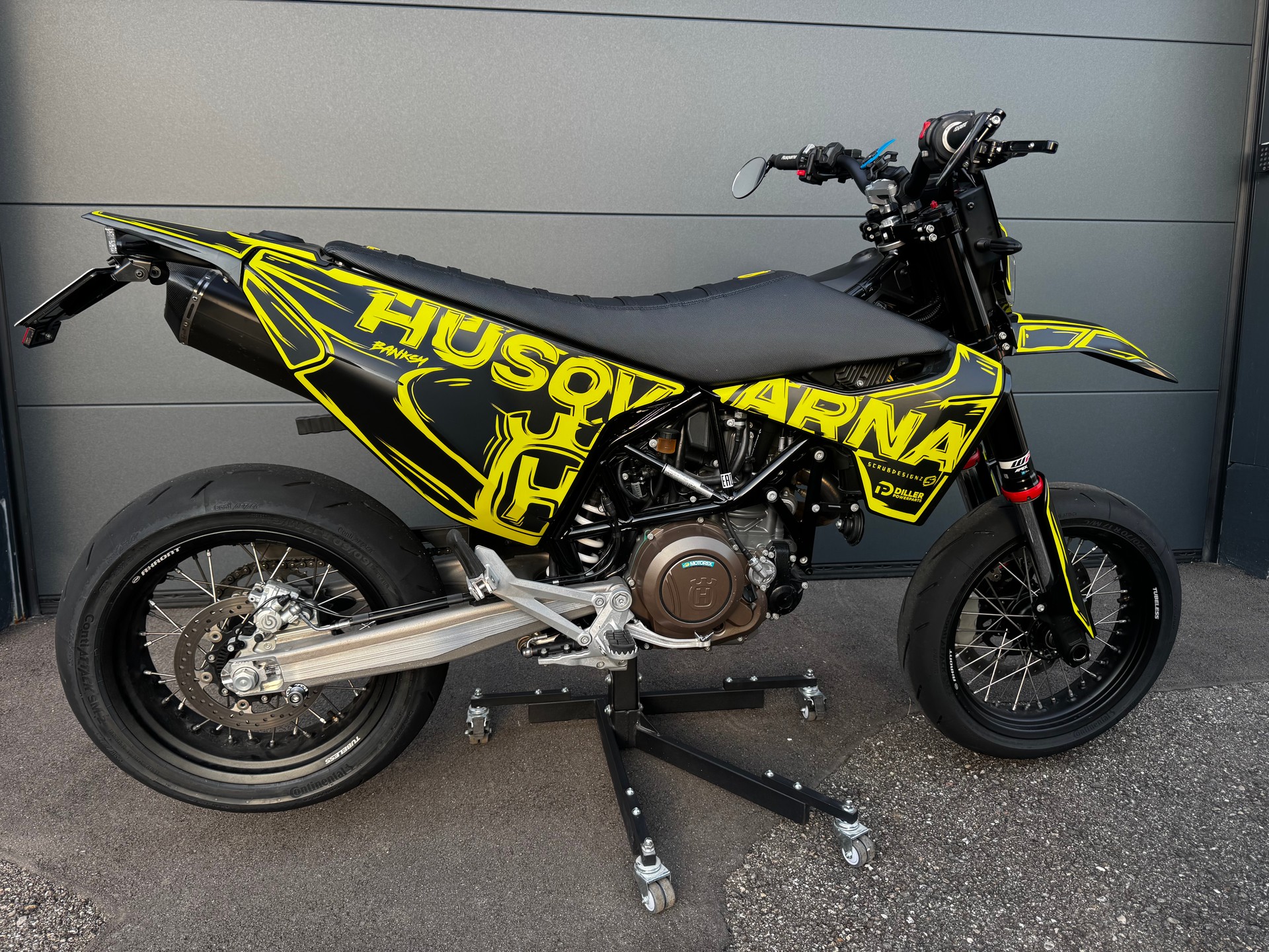 HUSQVARNA 701 Supermoto-image-1