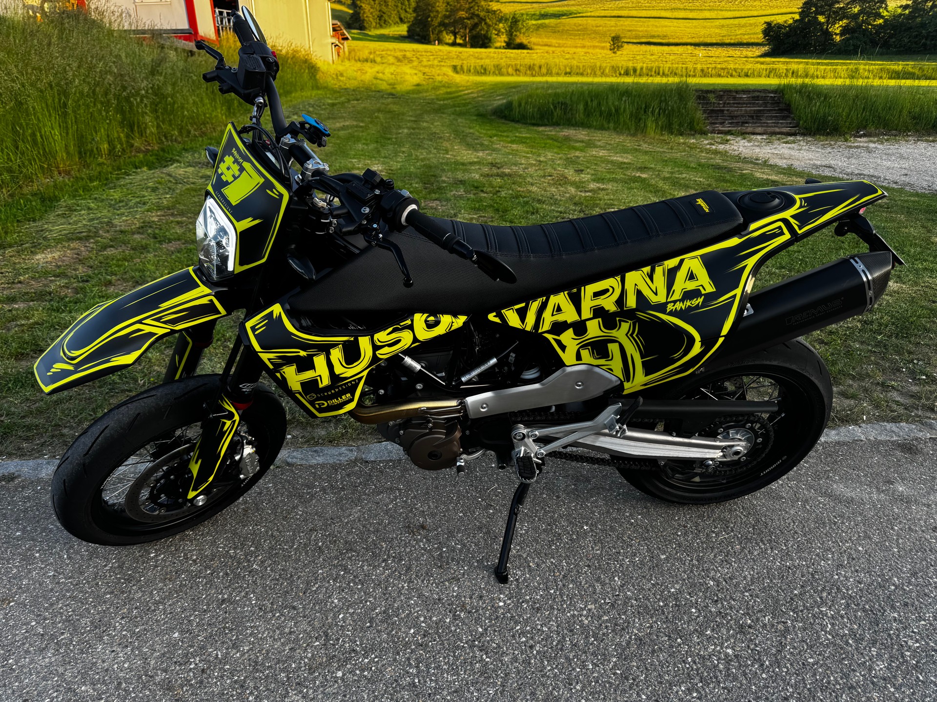 HUSQVARNA 701 Supermoto-image-6