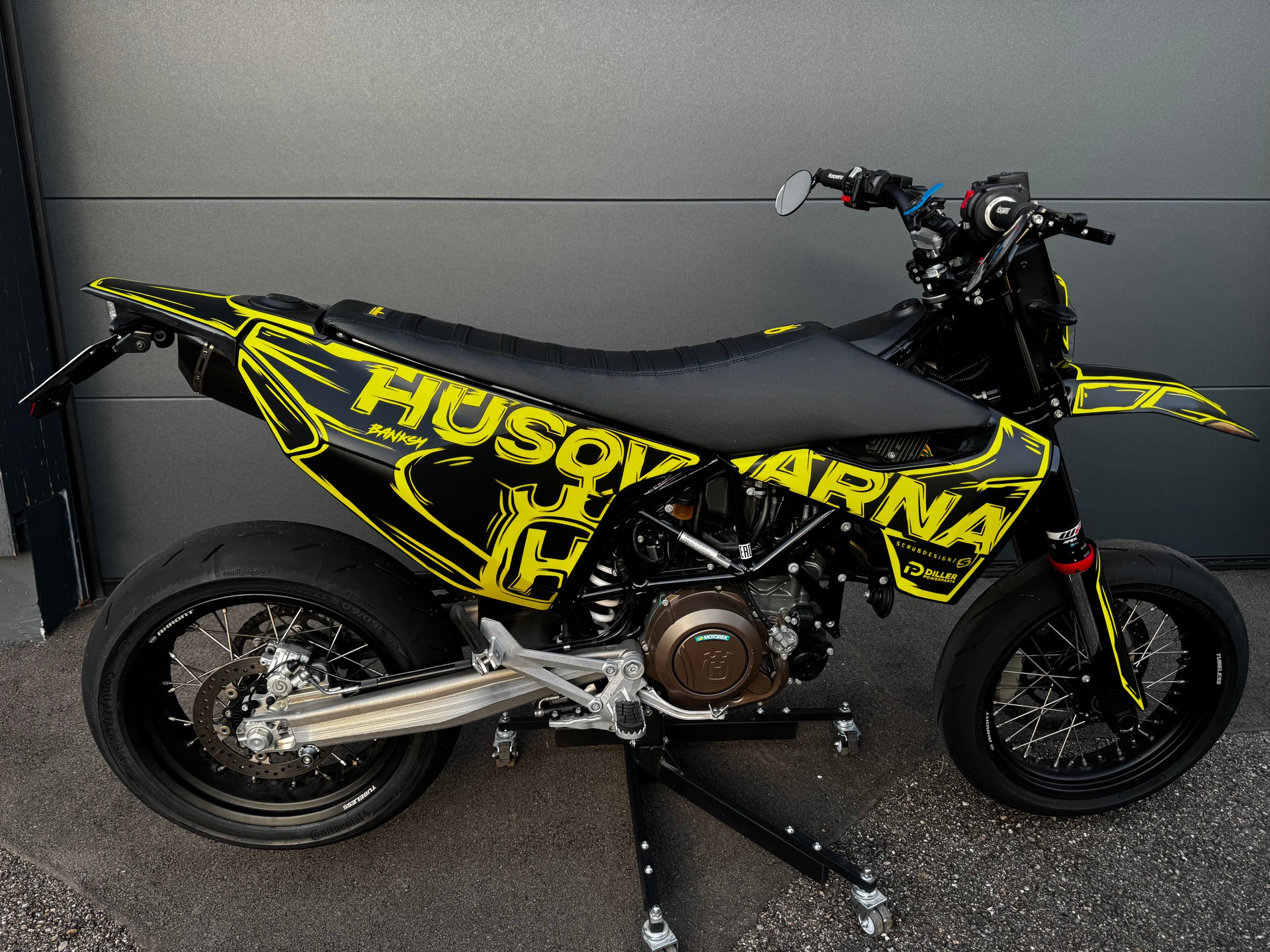HUSQVARNA 701 Supermoto-image-15