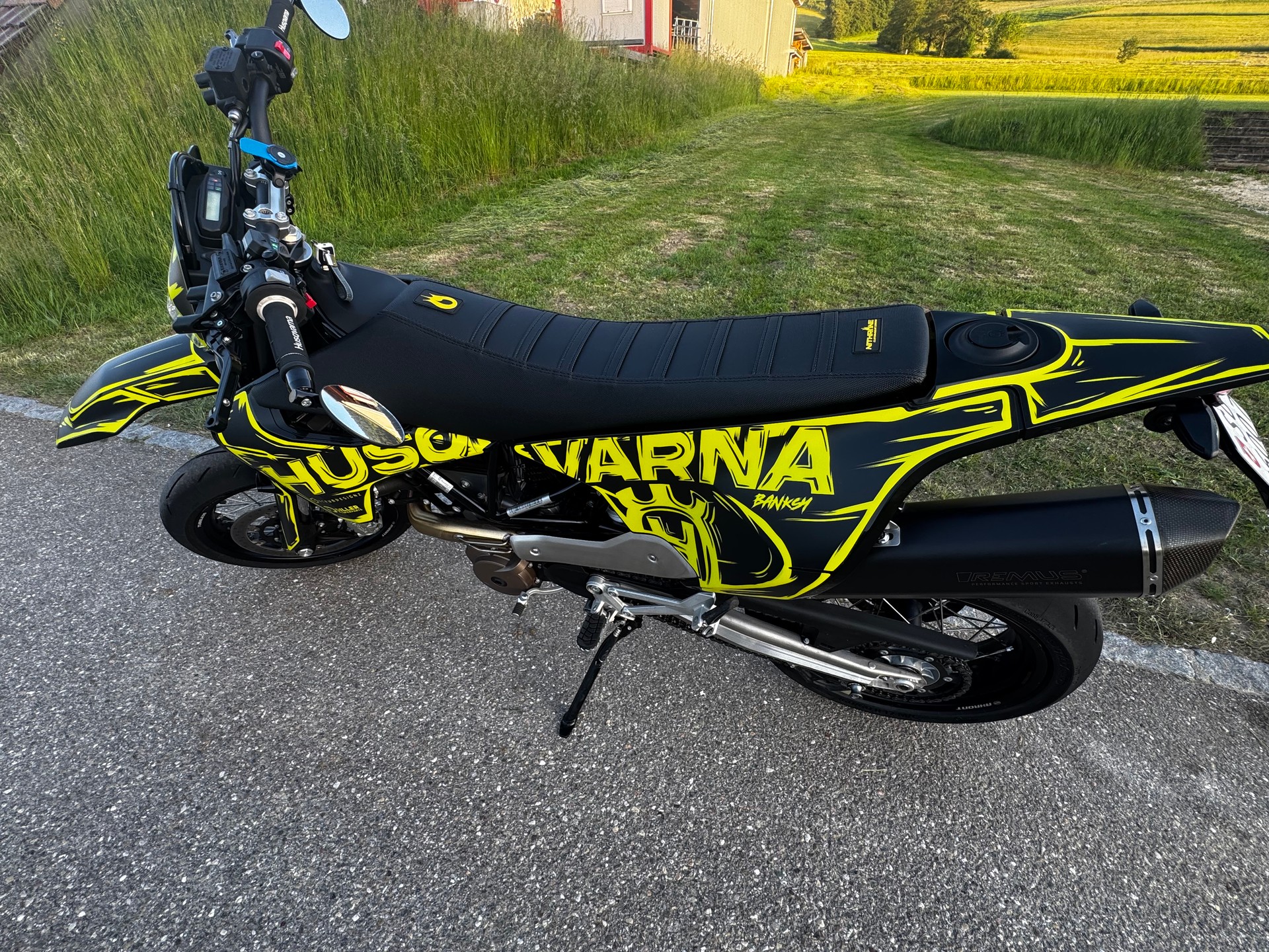 HUSQVARNA 701 Supermoto-image-8