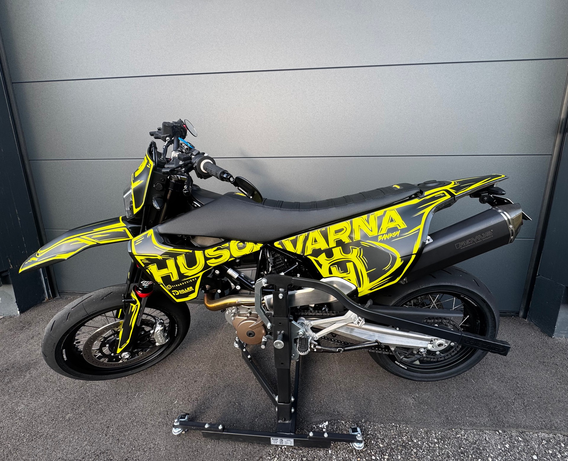 HUSQVARNA 701 Supermoto-image-3