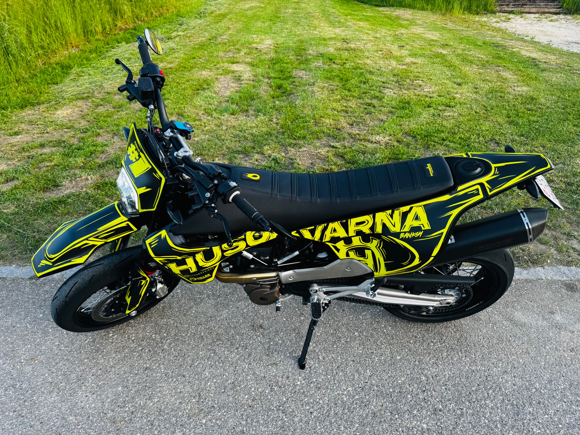 HUSQVARNA 701 Supermoto-image-12