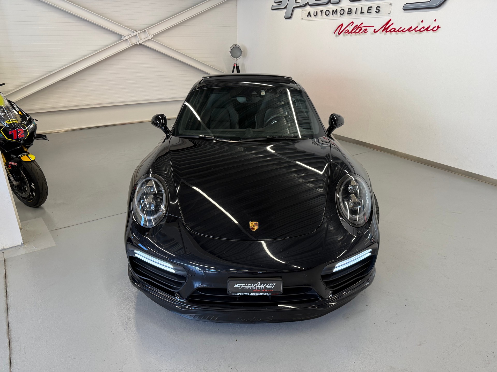 PORSCHE 911 Turbo S PDK Fulls Carbone-showroom-element-3