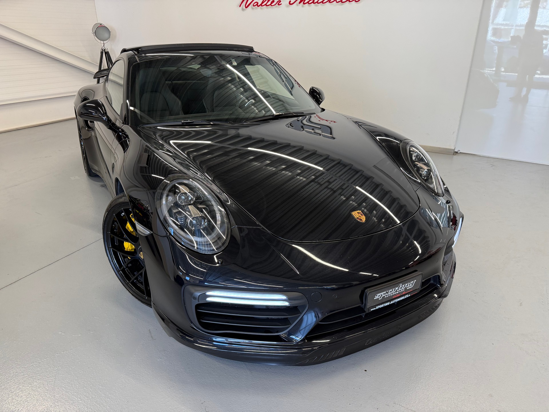 PORSCHE 911 Turbo S PDK Fulls Carbone-showroom-element-1