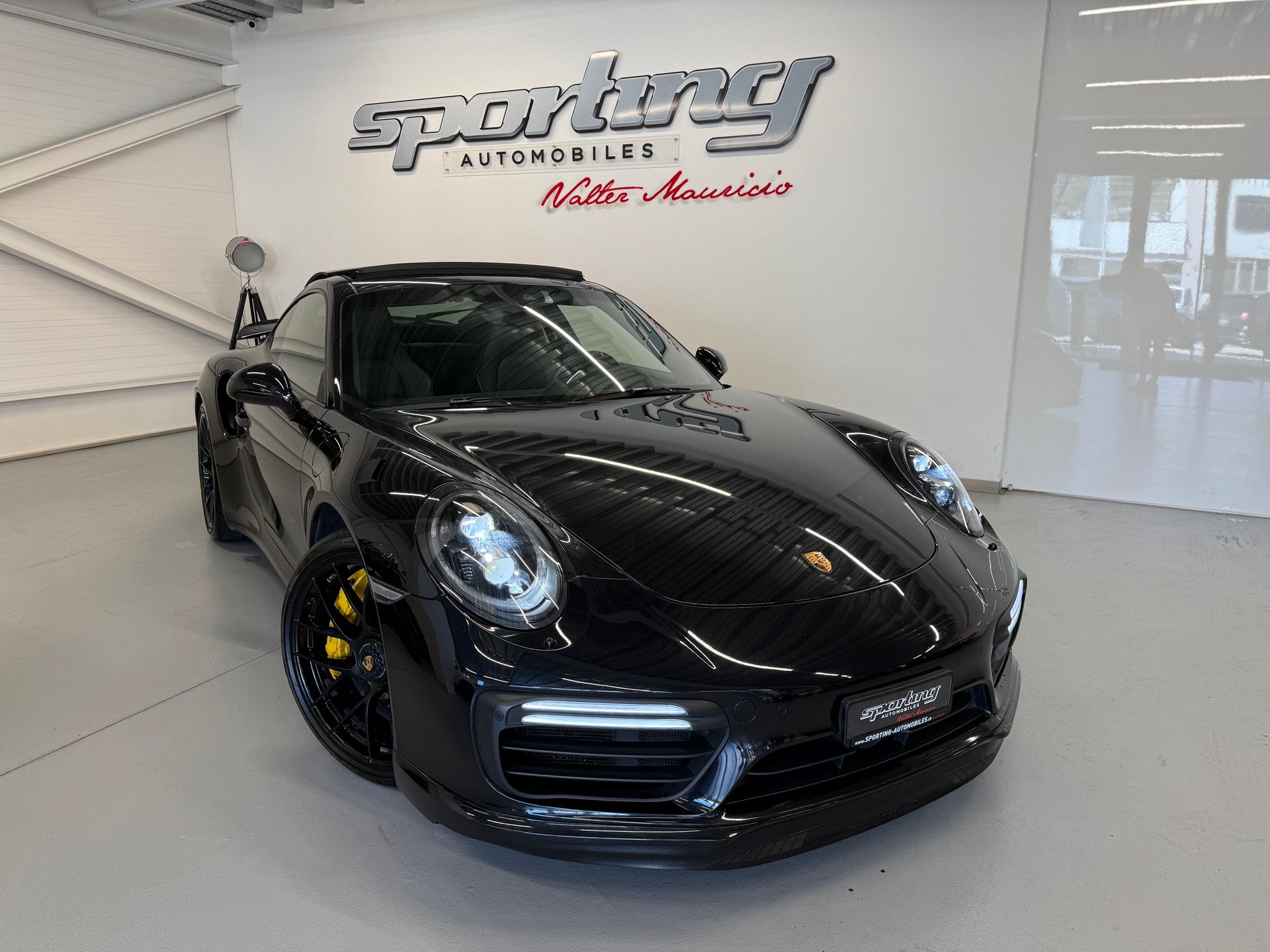 PORSCHE 911 Turbo S PDK Fulls Carbone-showroom-element-2