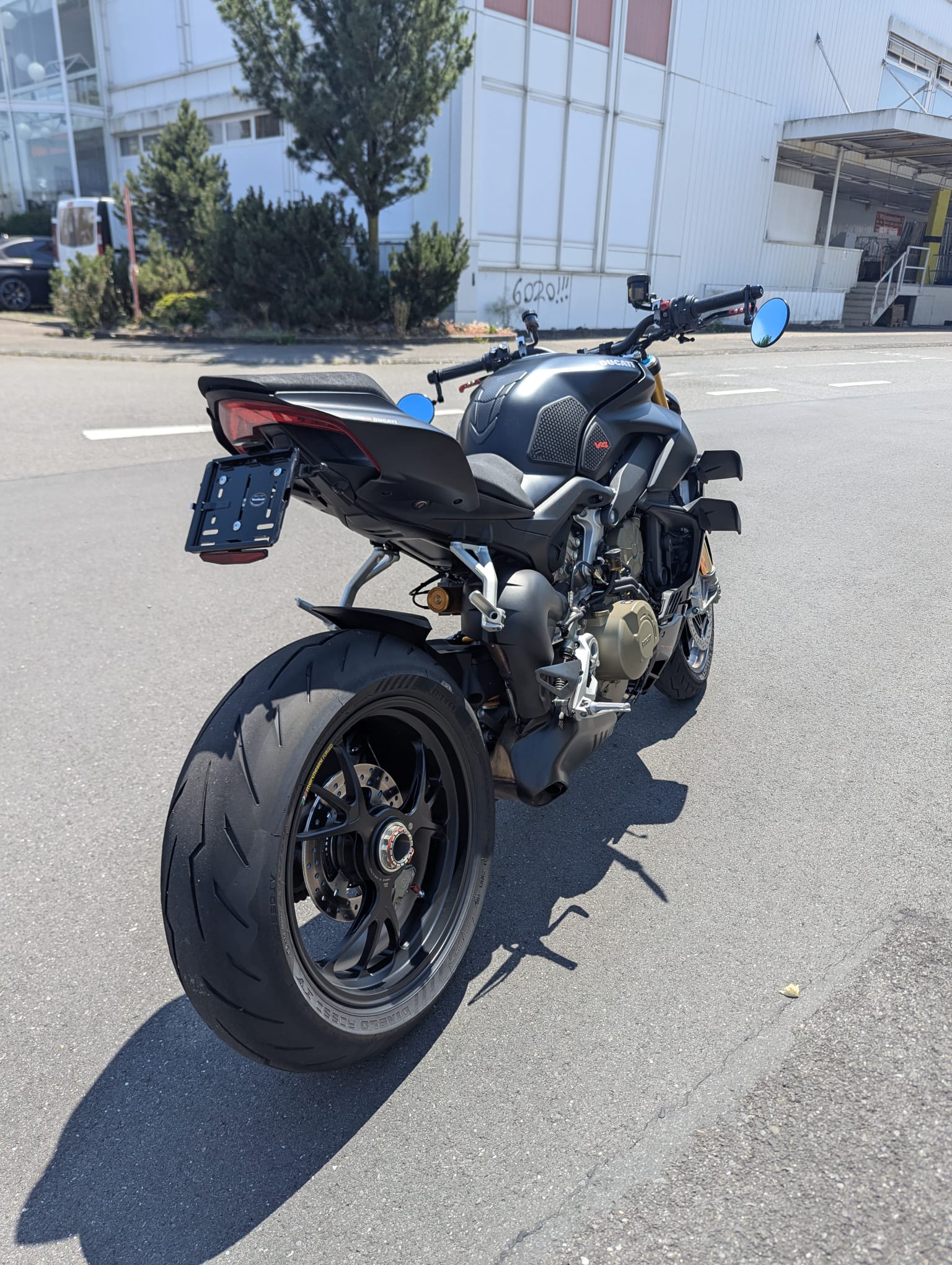DUCATI Streetfighter V4 S-image-4