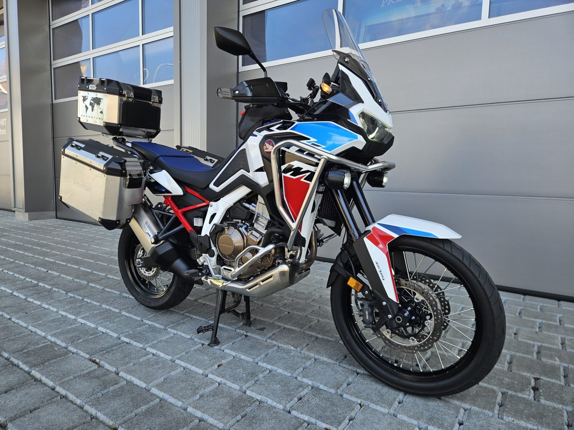 HONDA CRF 1100 L Africa Twin Tricolor-showroom-element-1