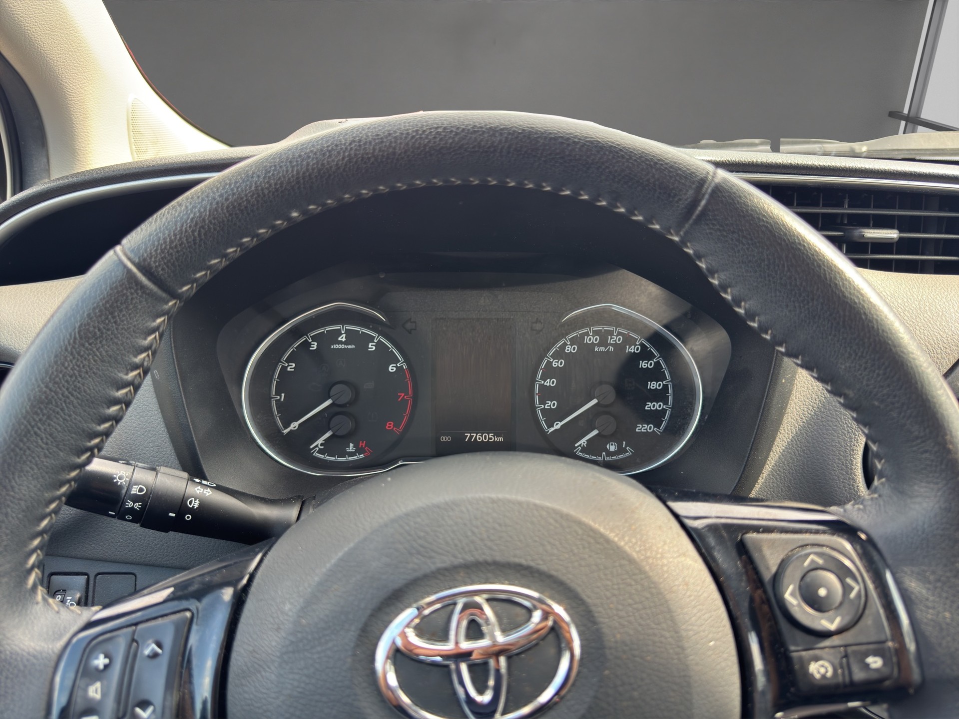TOYOTA Yaris 1.5 Comfort-image-11