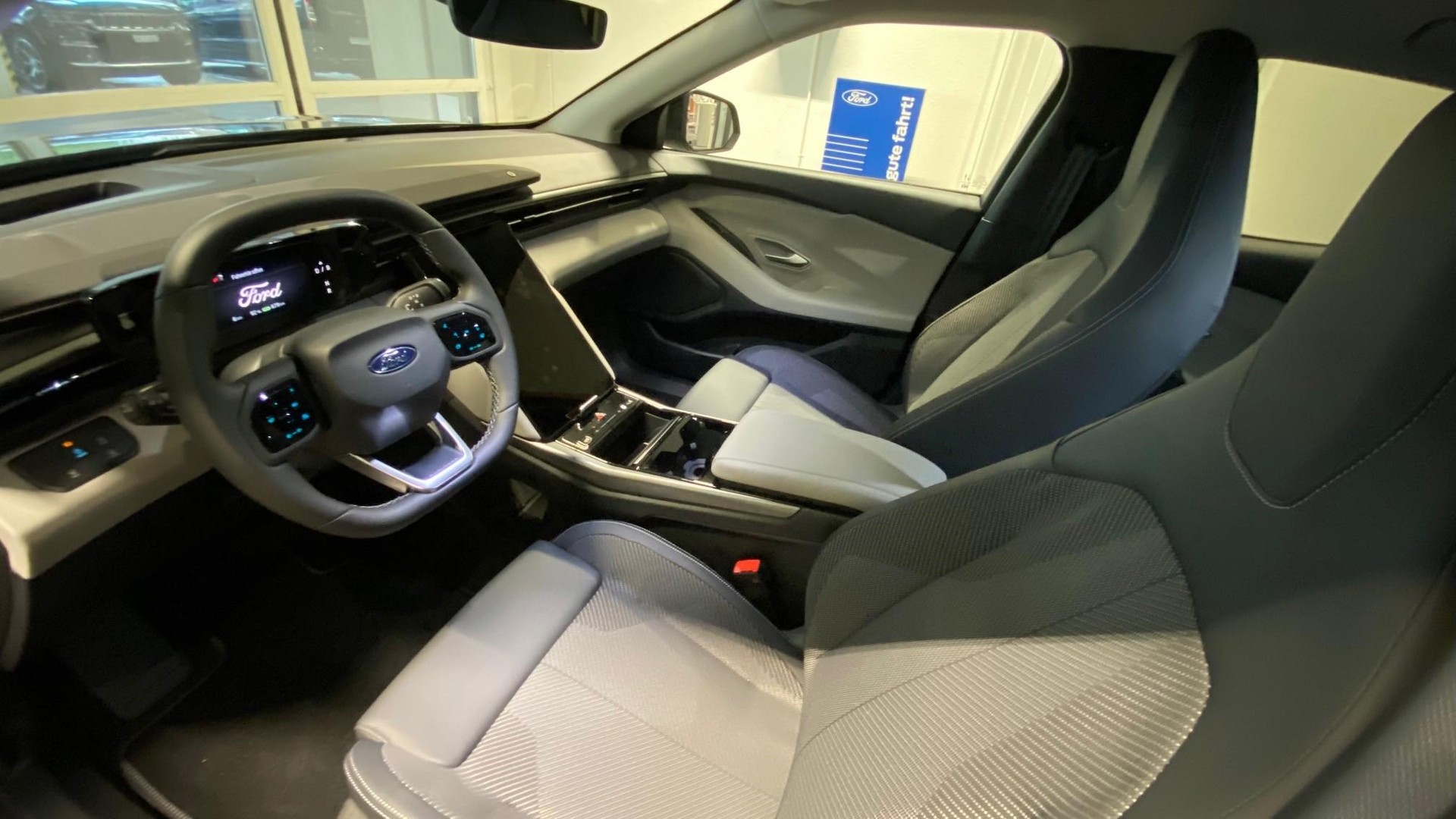 FORD Explorer Extended Range Premium AWD-image-8