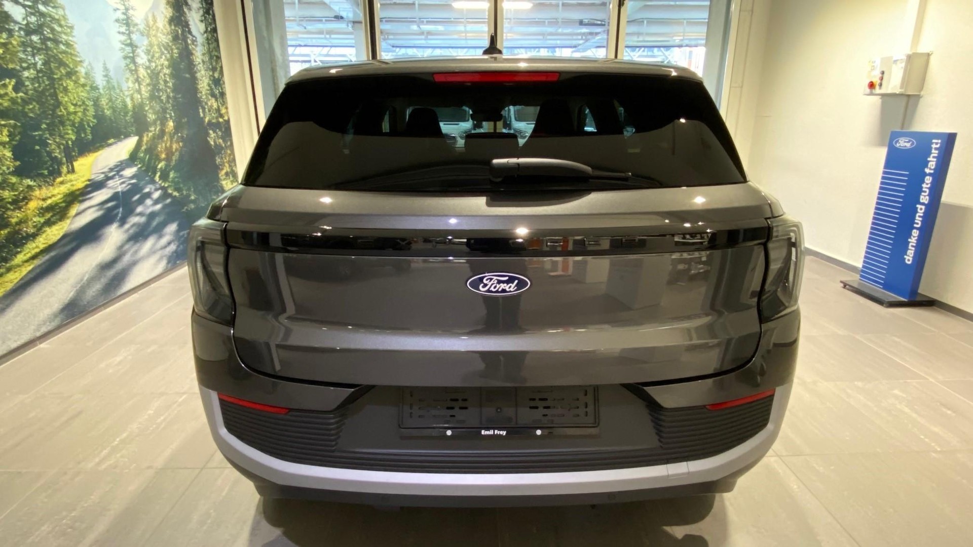 FORD Explorer Extended Range Premium AWD-image-13