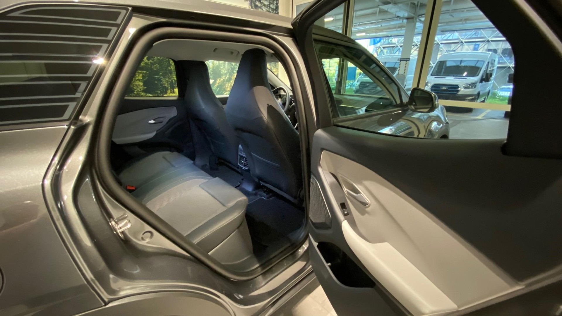 FORD Explorer Extended Range Premium AWD-image-5