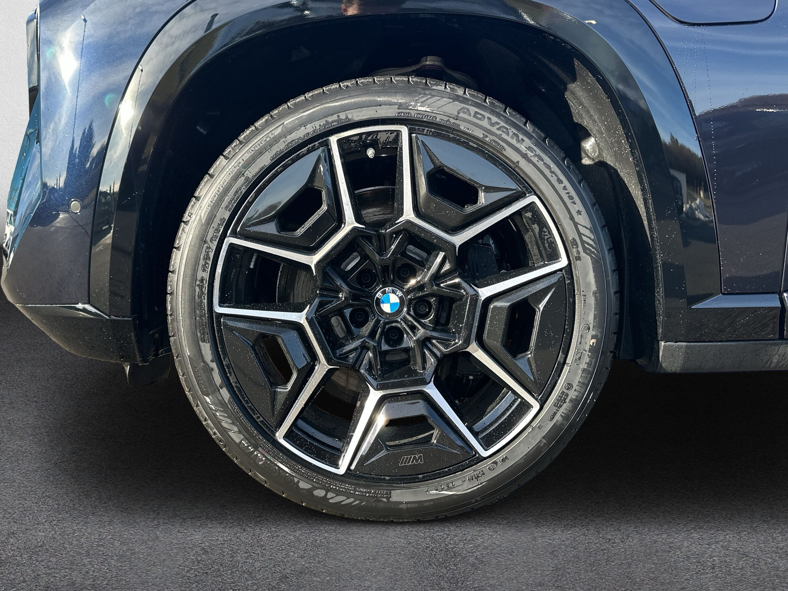 BMW XM xDrive 50e PHEV Steptronic-image-8
