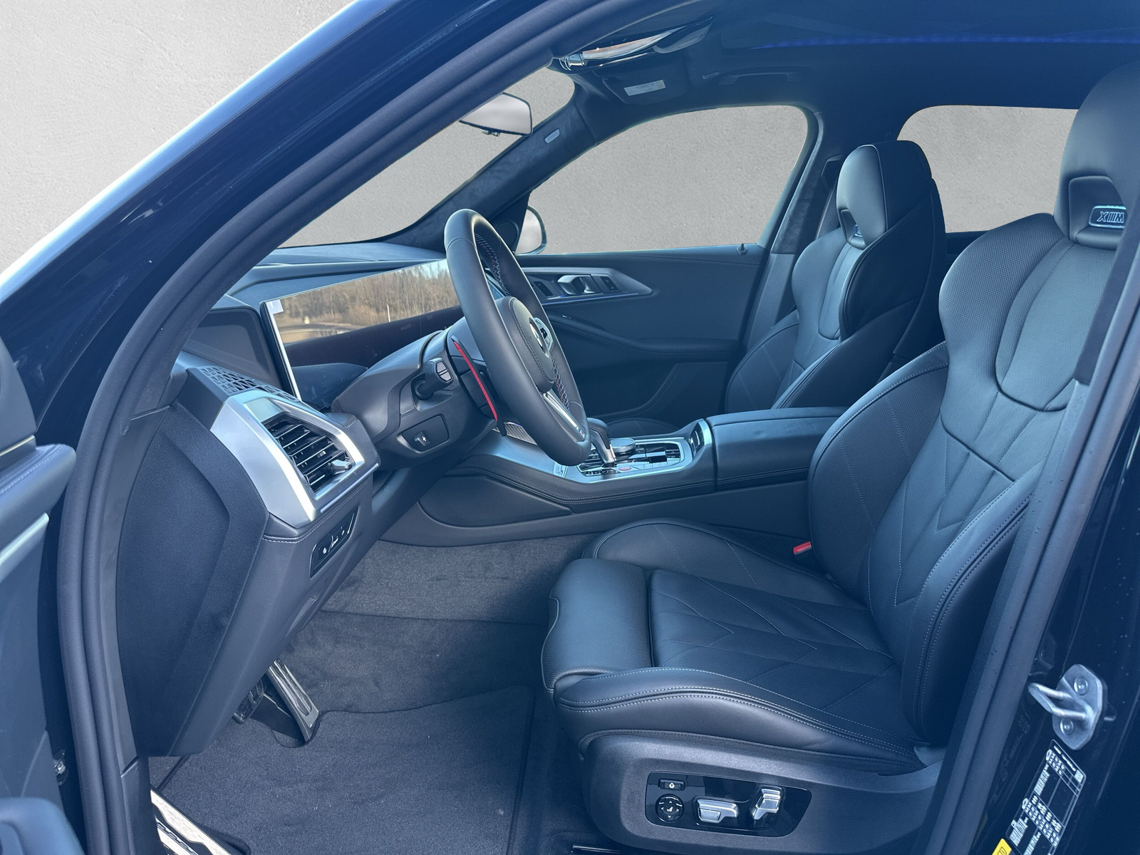 BMW XM xDrive 50e PHEV Steptronic-image-10