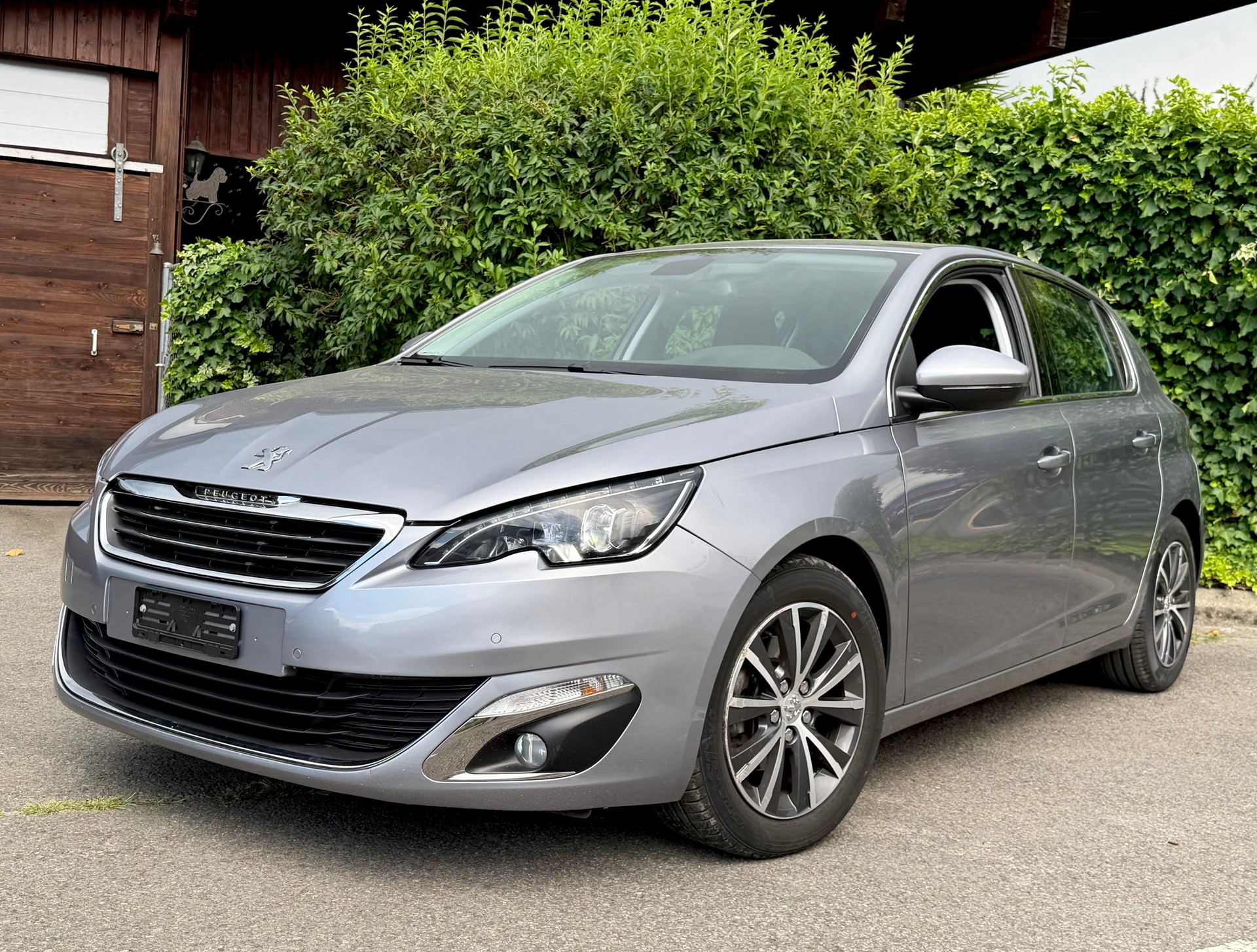 PEUGEOT 308 1.2 THP Allure Automatic-image-1