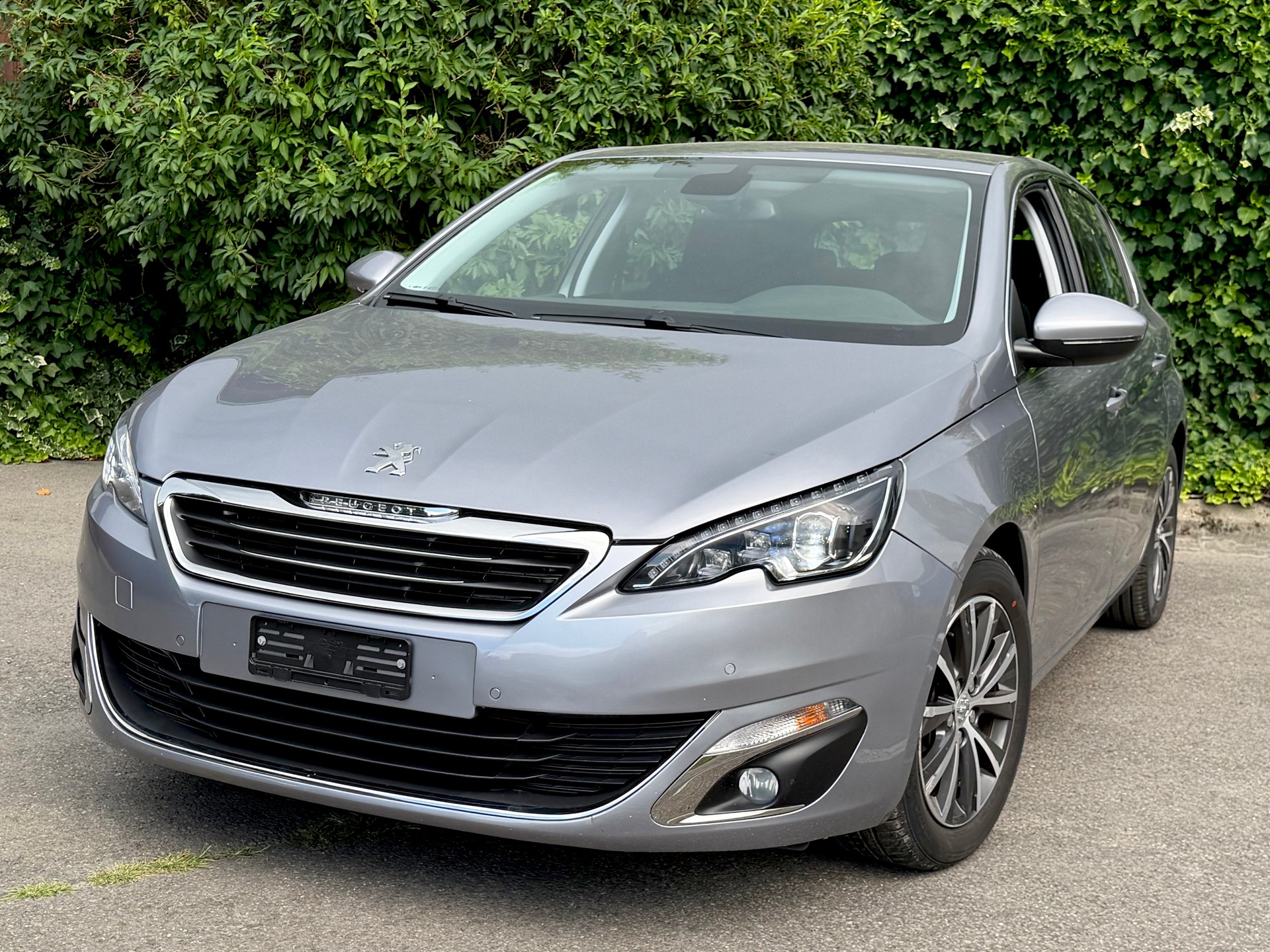 PEUGEOT 308 1.2 THP Allure Automatic-image-2