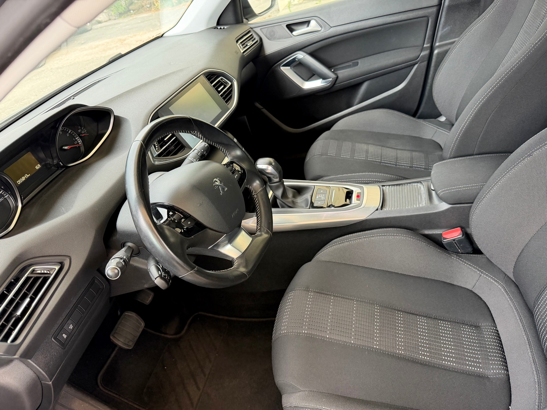 PEUGEOT 308 1.2 THP Allure Automatic-image-11