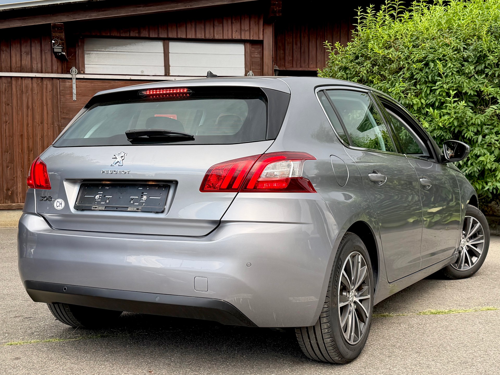 PEUGEOT 308 1.2 THP Allure Automatic-image-4