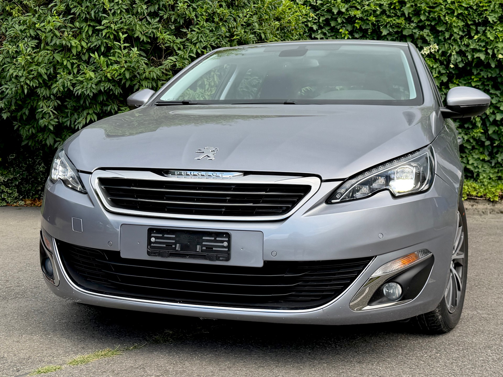 PEUGEOT 308 1.2 THP Allure Automatic-image-3