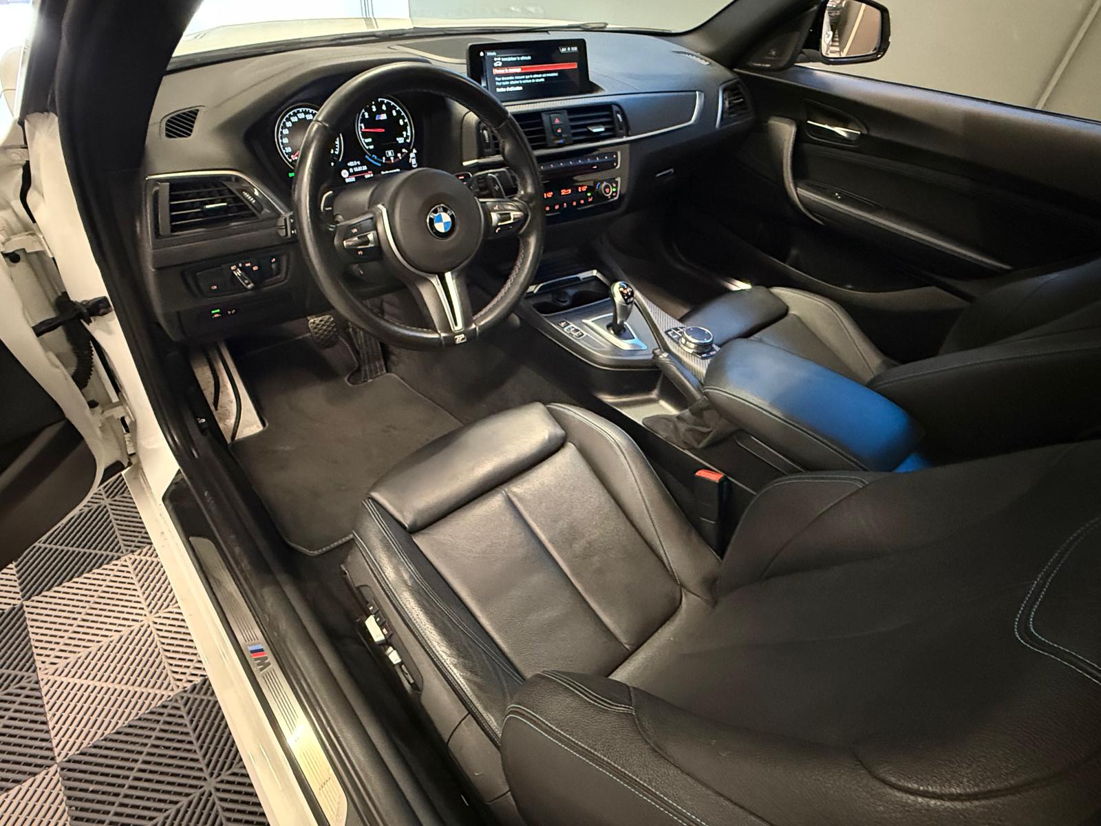 BMW M2 Drivelogic-showroom-element-1