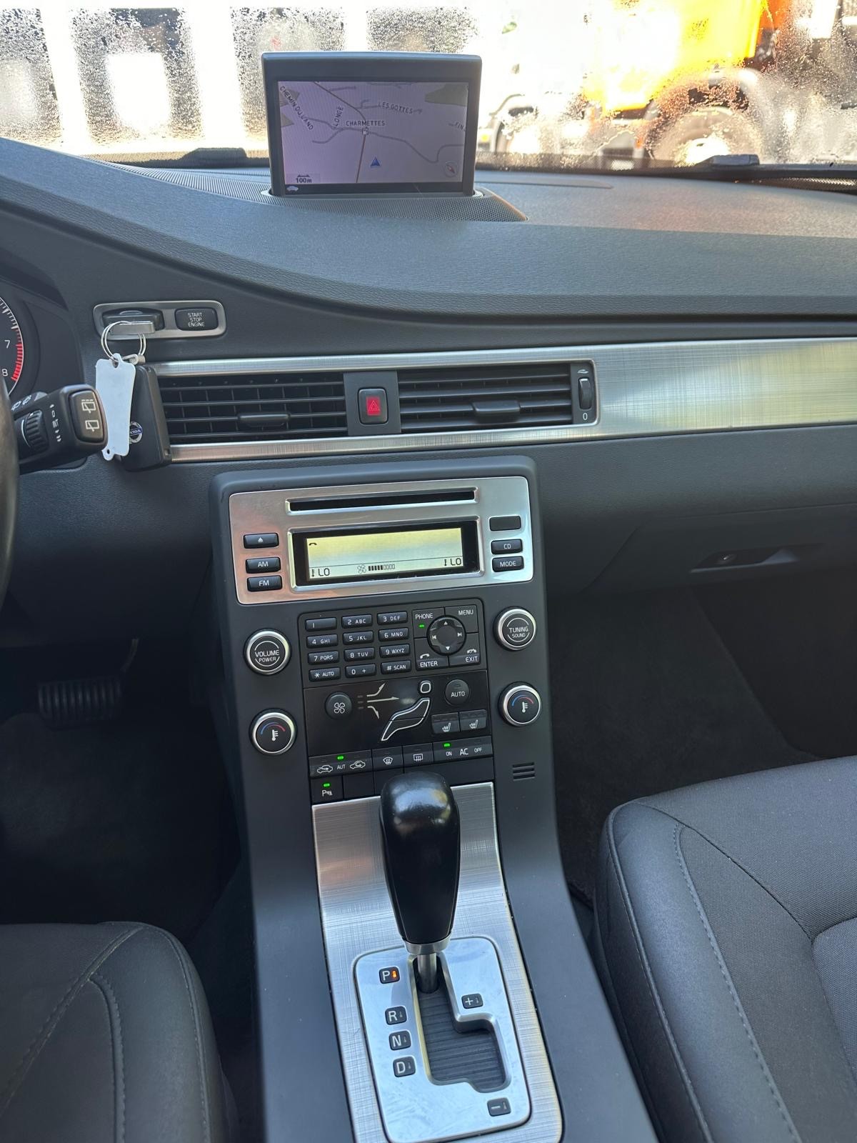 VOLVO V70 2.0T Momentum Powershift-image-9