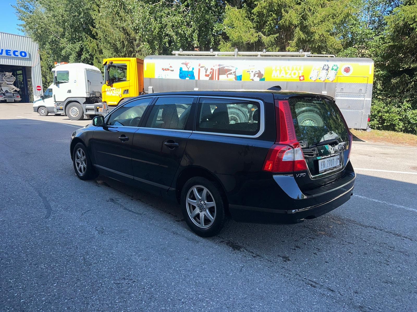 VOLVO V70 2.0T Momentum Powershift-image-4