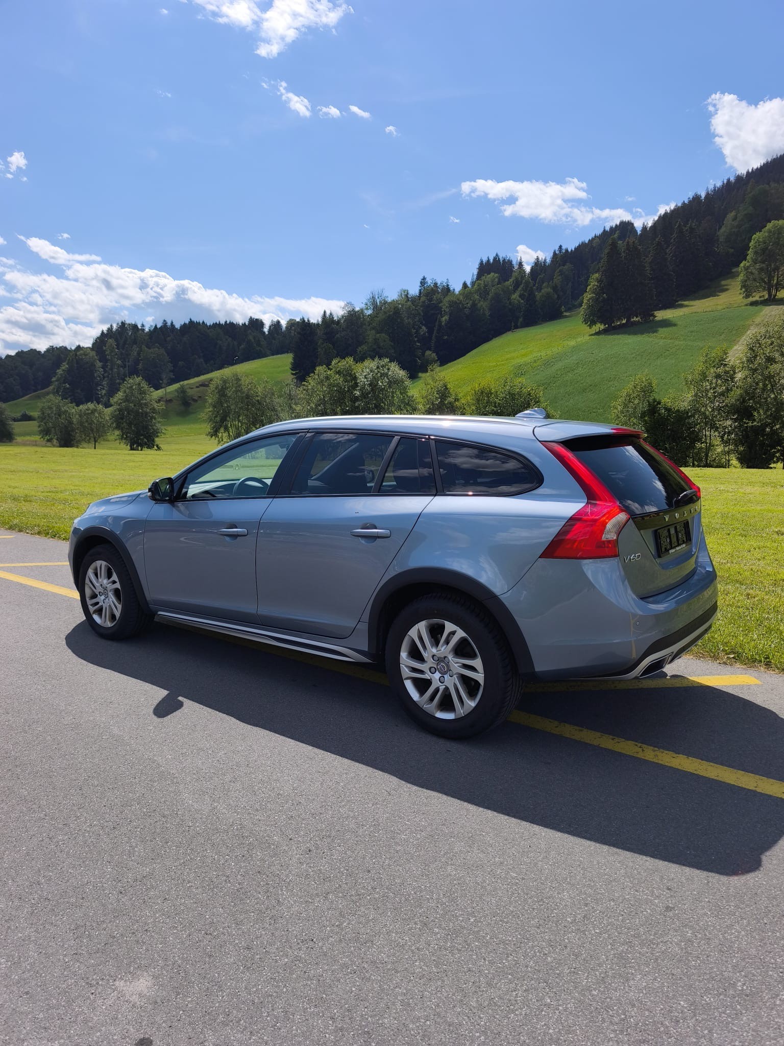 VOLVO V60 Cross Country D3 Executive Geartronic-showroom-element-1